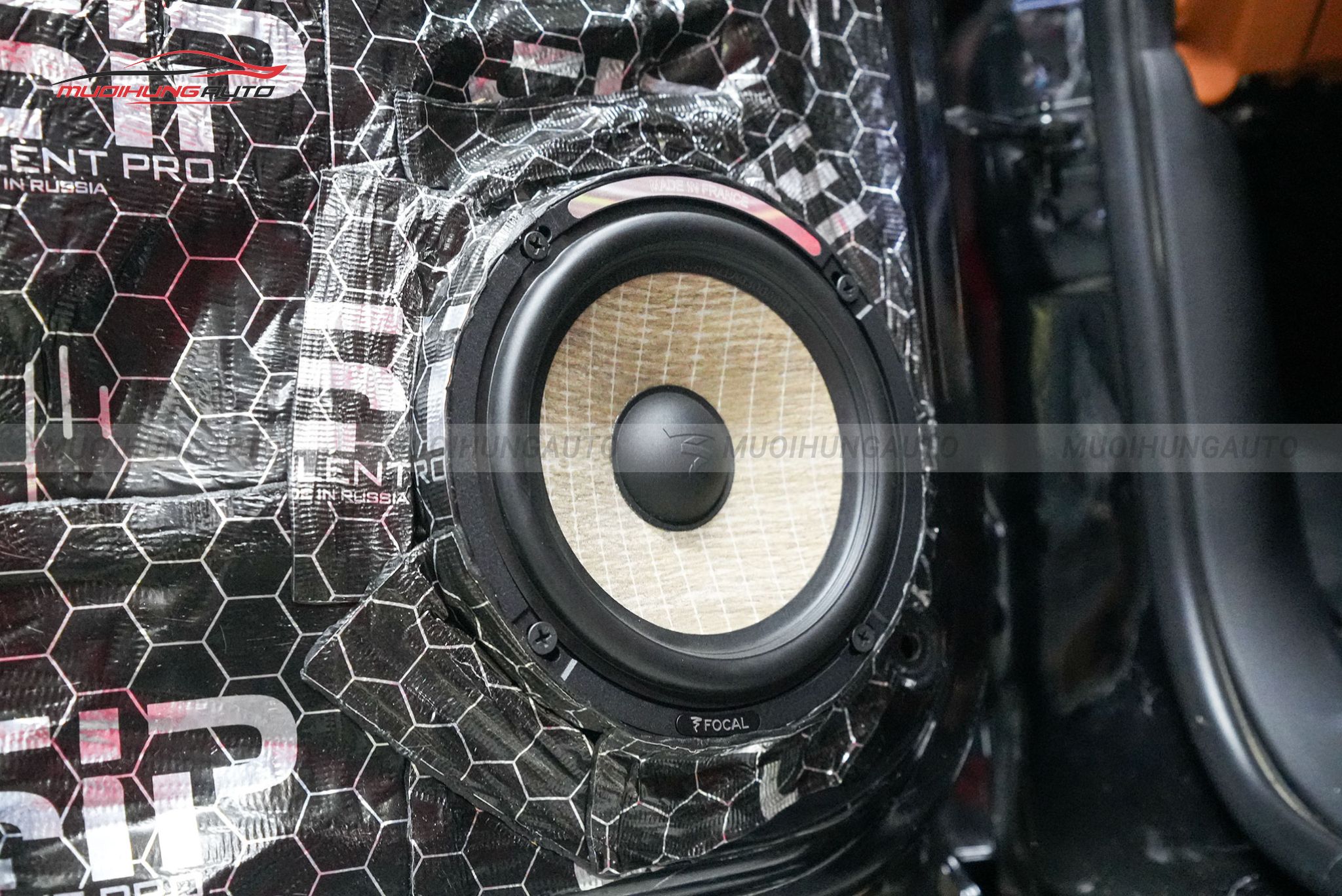 Độ loa cánh cho ô tô Ford Everest 2010