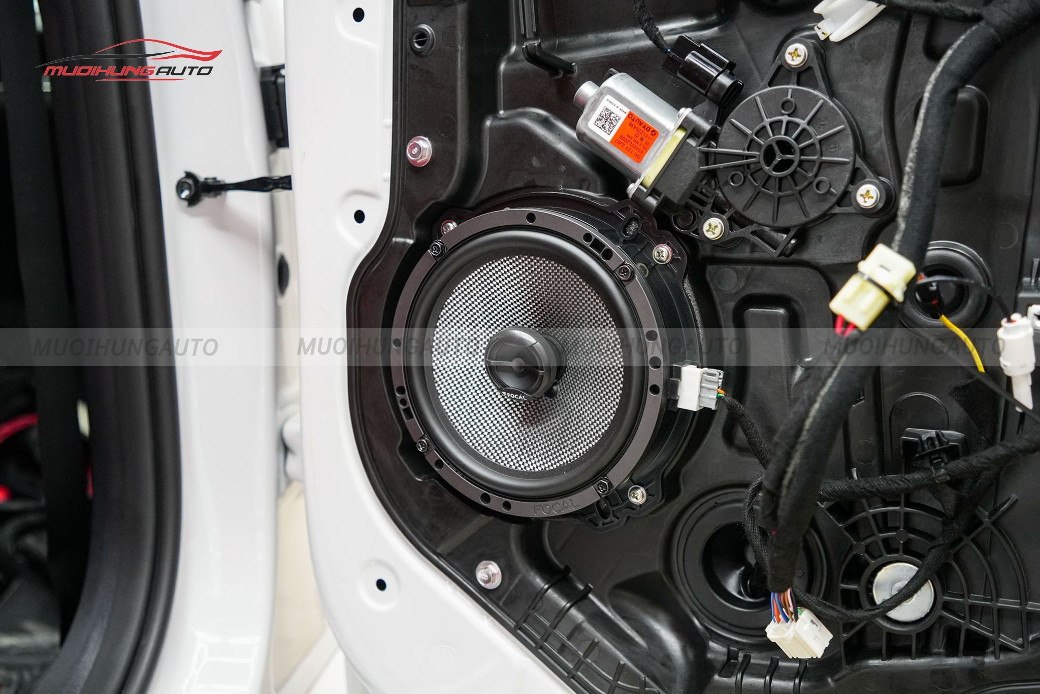 Độ loa cánh cửa cho ô tô Kia K5