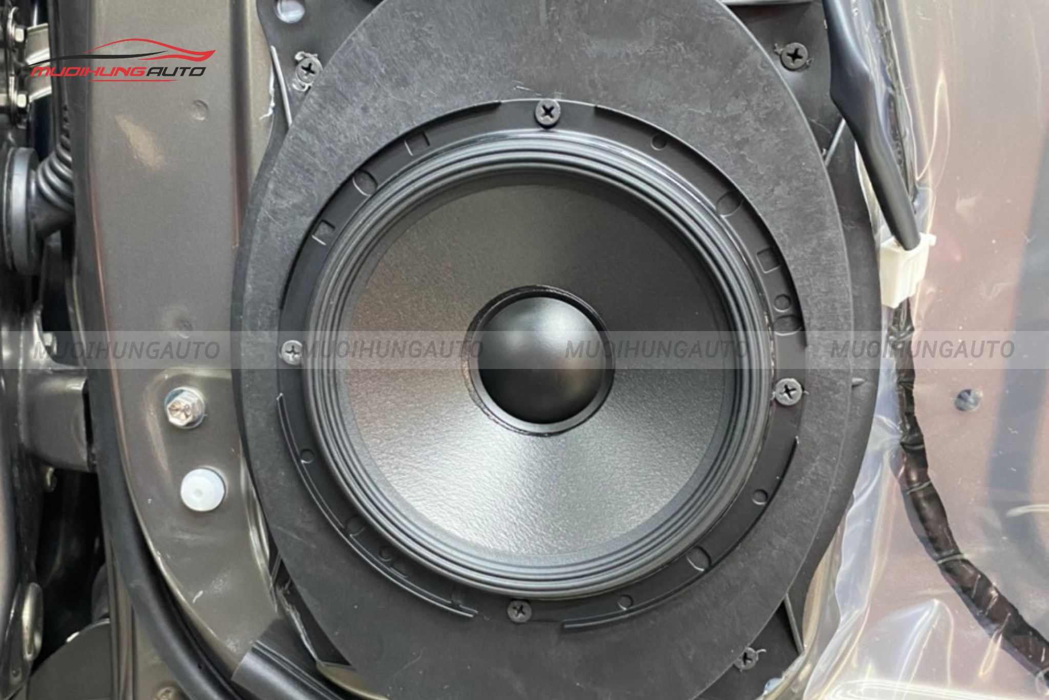 Độ loa cánh cho xe ô tô Subaru Forester