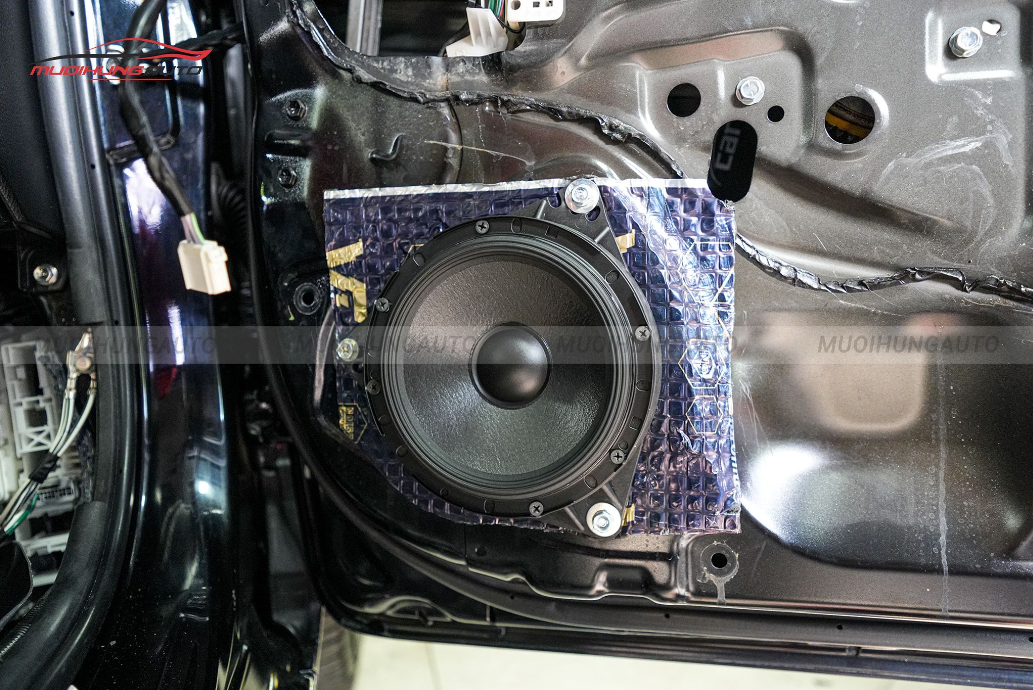 Độ loa cánh cửa cho xe ô tô Toyota Altis 2017