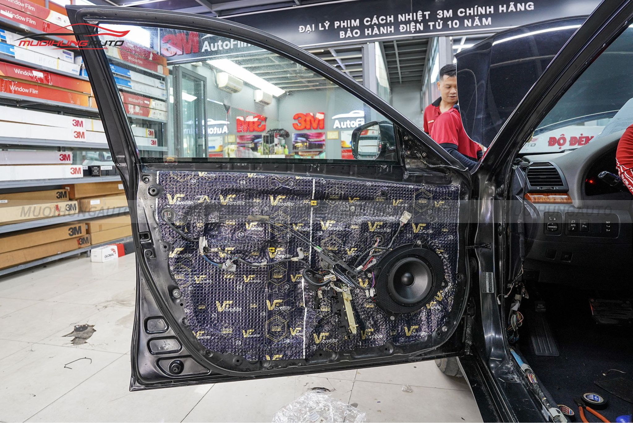 Độ loa cánh cửa cho xe ô tô Toyota Camry 2008