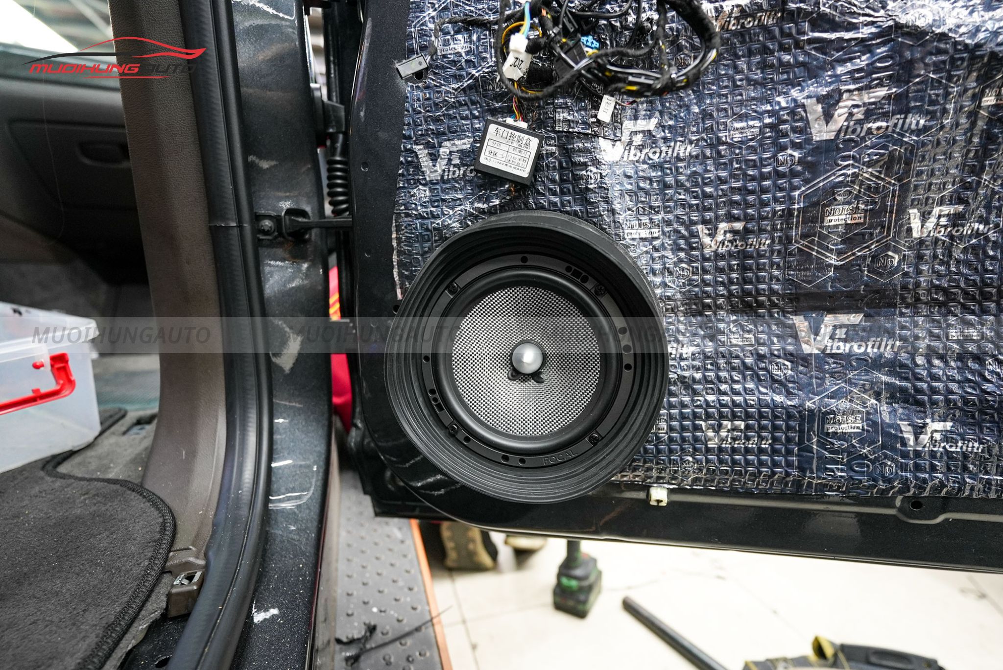 Độ loa cánh cửa cho xe ô tô Vinfast President