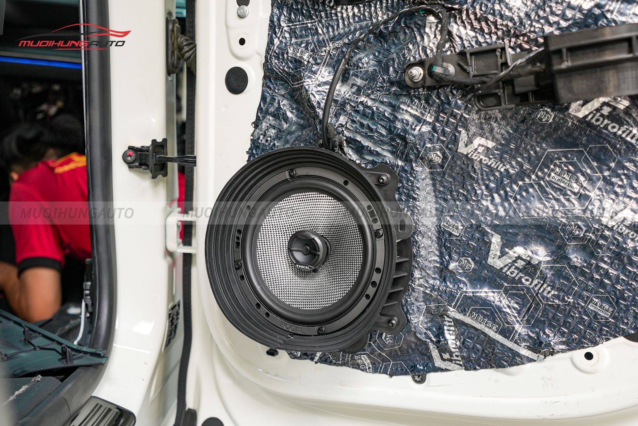 Độ loa cánh cửa cho xe Peugeot 2008