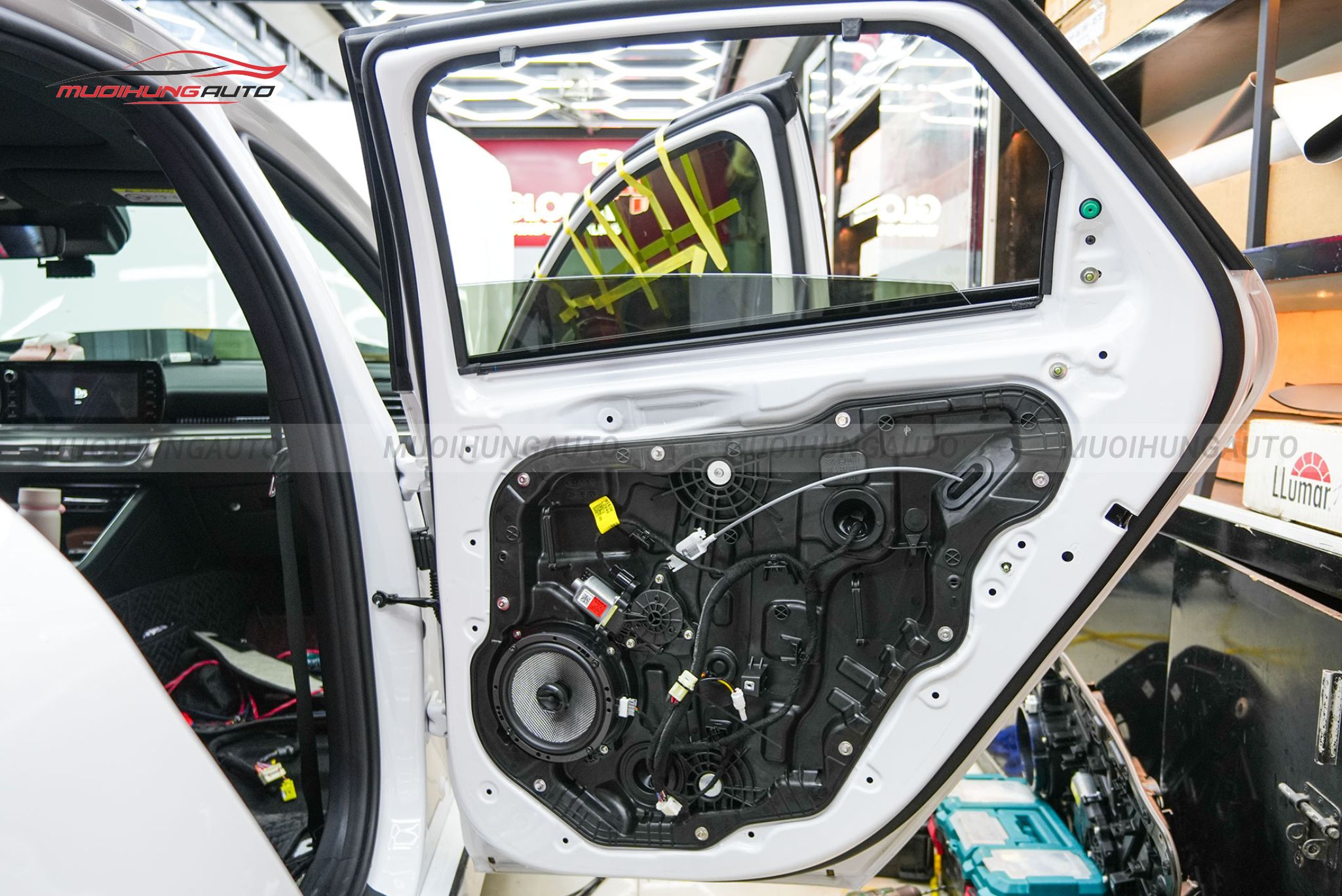 Độ loa cánh cửa Kia K5