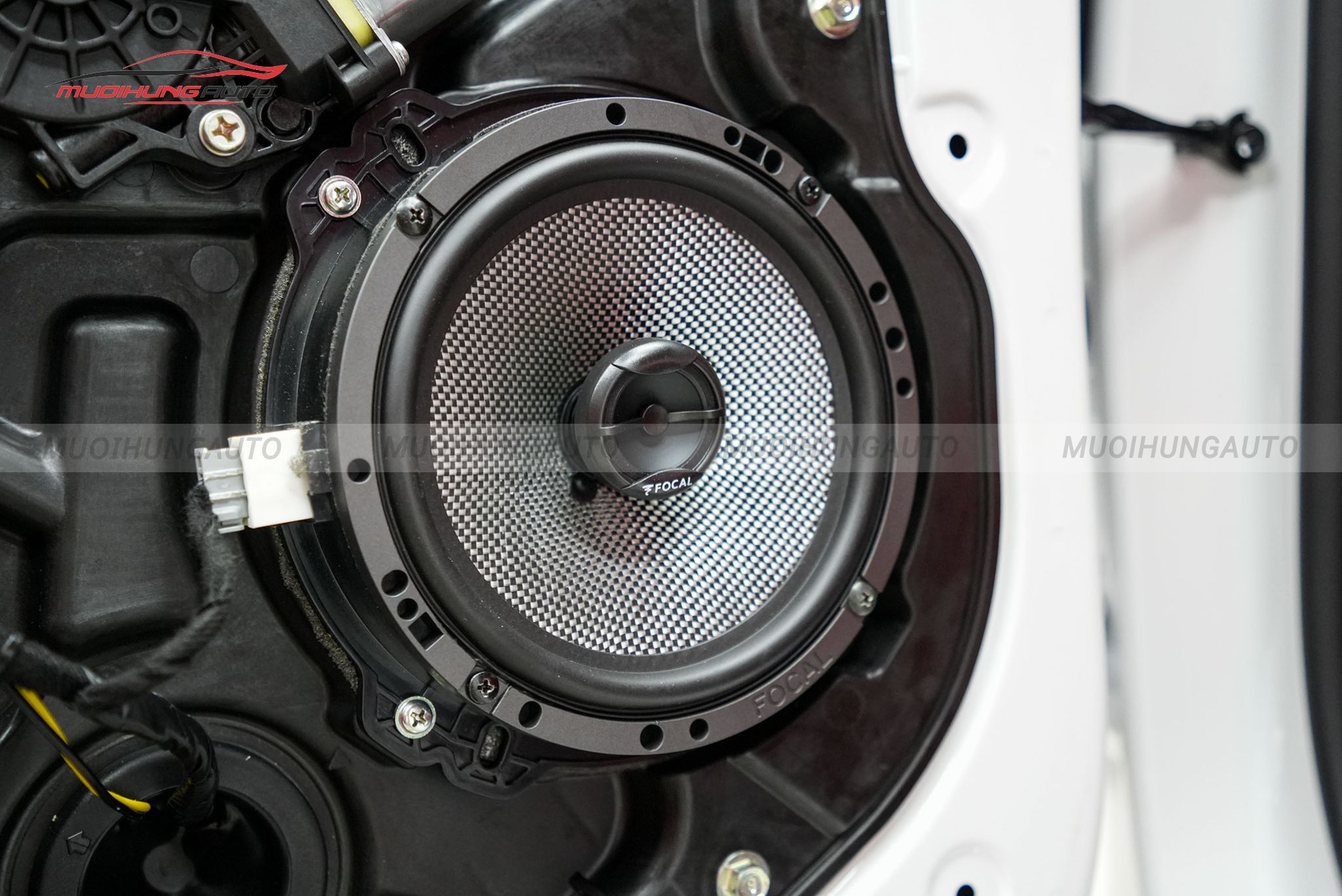 Độ loa cánh cửa ô tô Kia K5