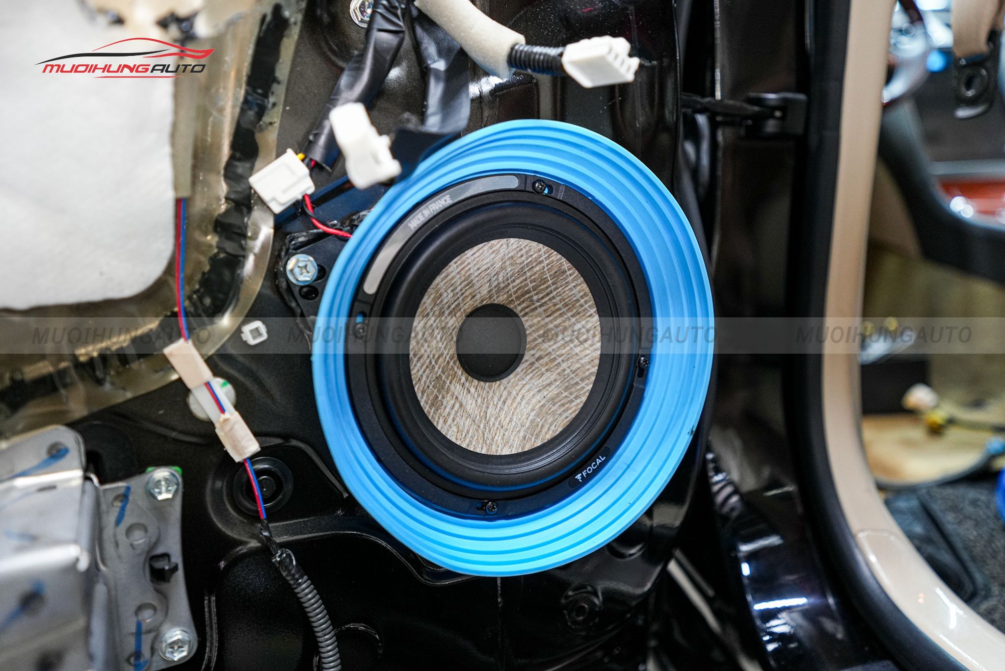 Độ loa cánh cửa ô tô Lexus ES350