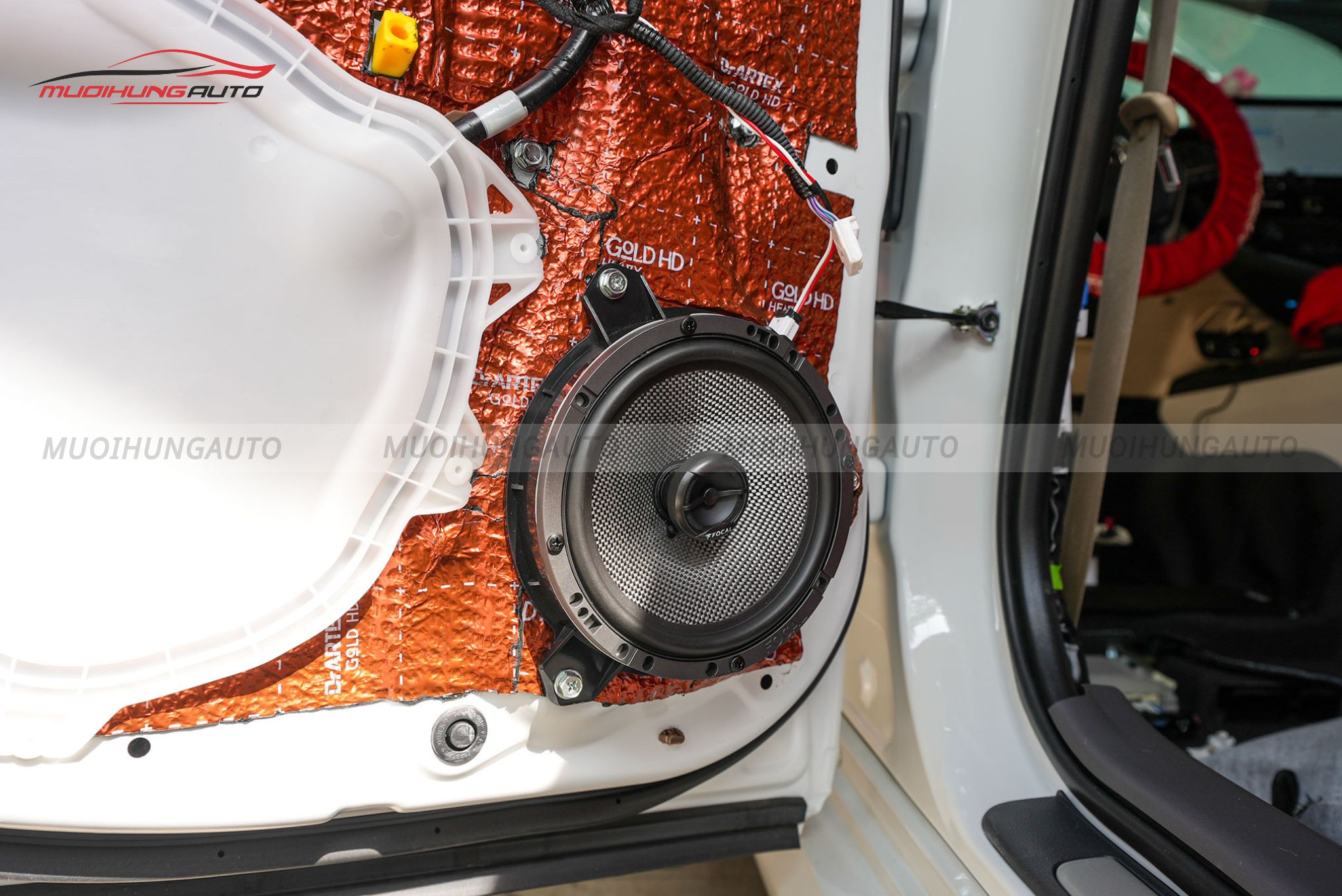 Độ loa cánh cửa ô tô Toyota Camry 2023
