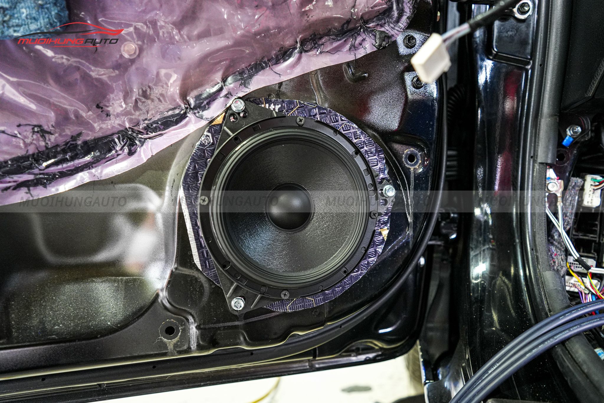 Độ loa cánh cửa Toyota Altis 2017