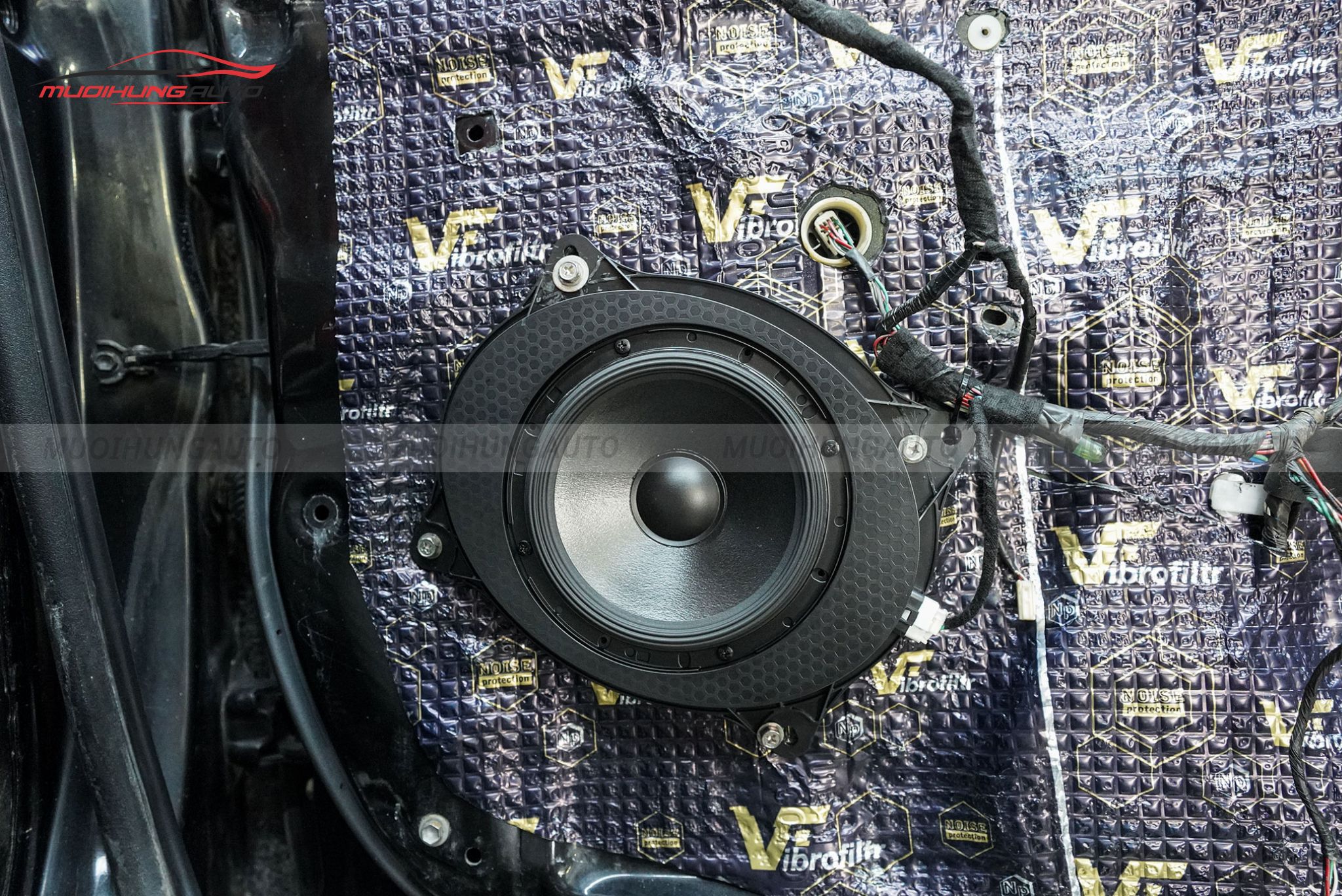 Độ loa cánh cửa Toyota Camry 2008