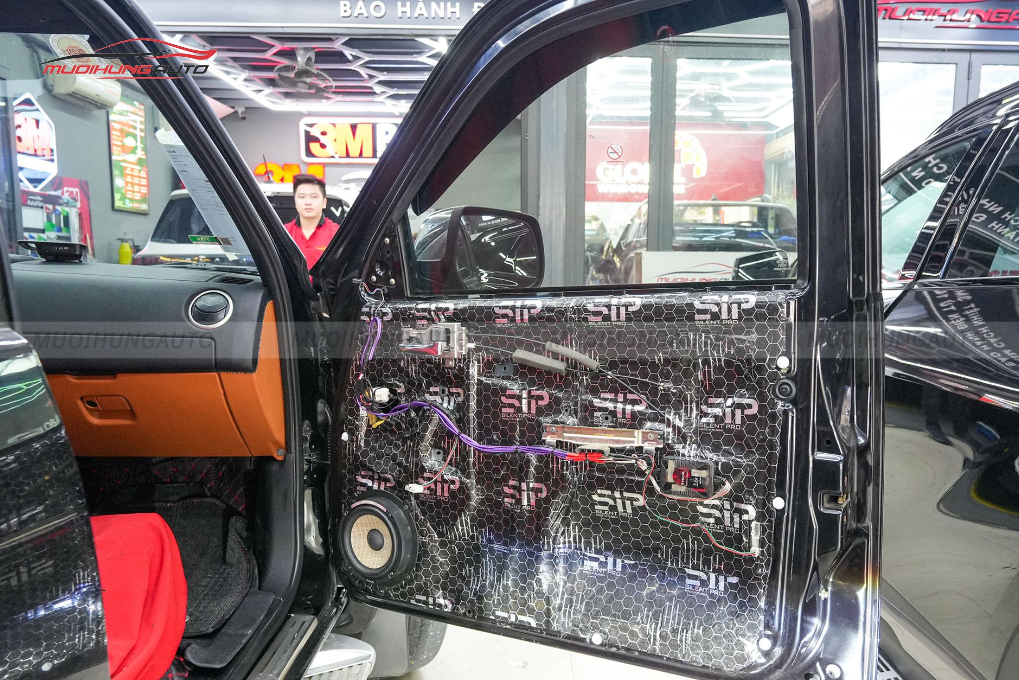 Độ loa cánh Ford Everest 2010