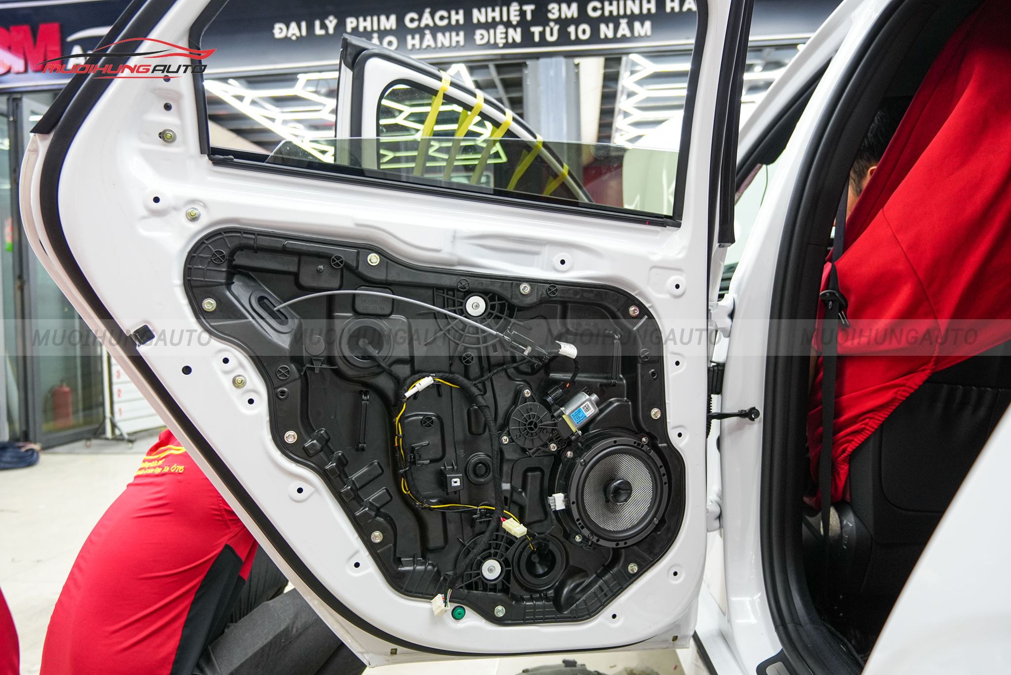 Độ loa cánh Kia K5