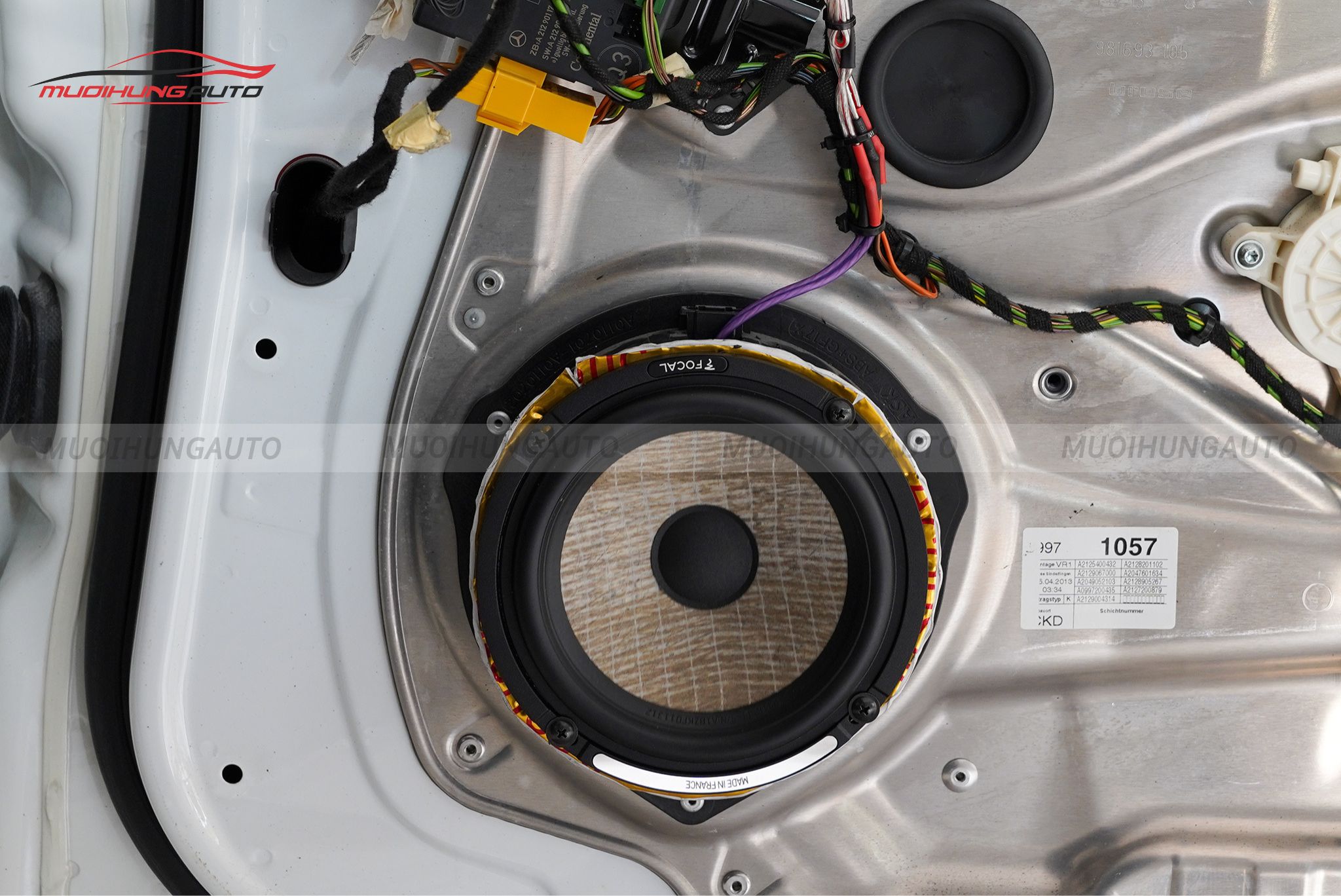 Độ loa cánh Mercedes E250