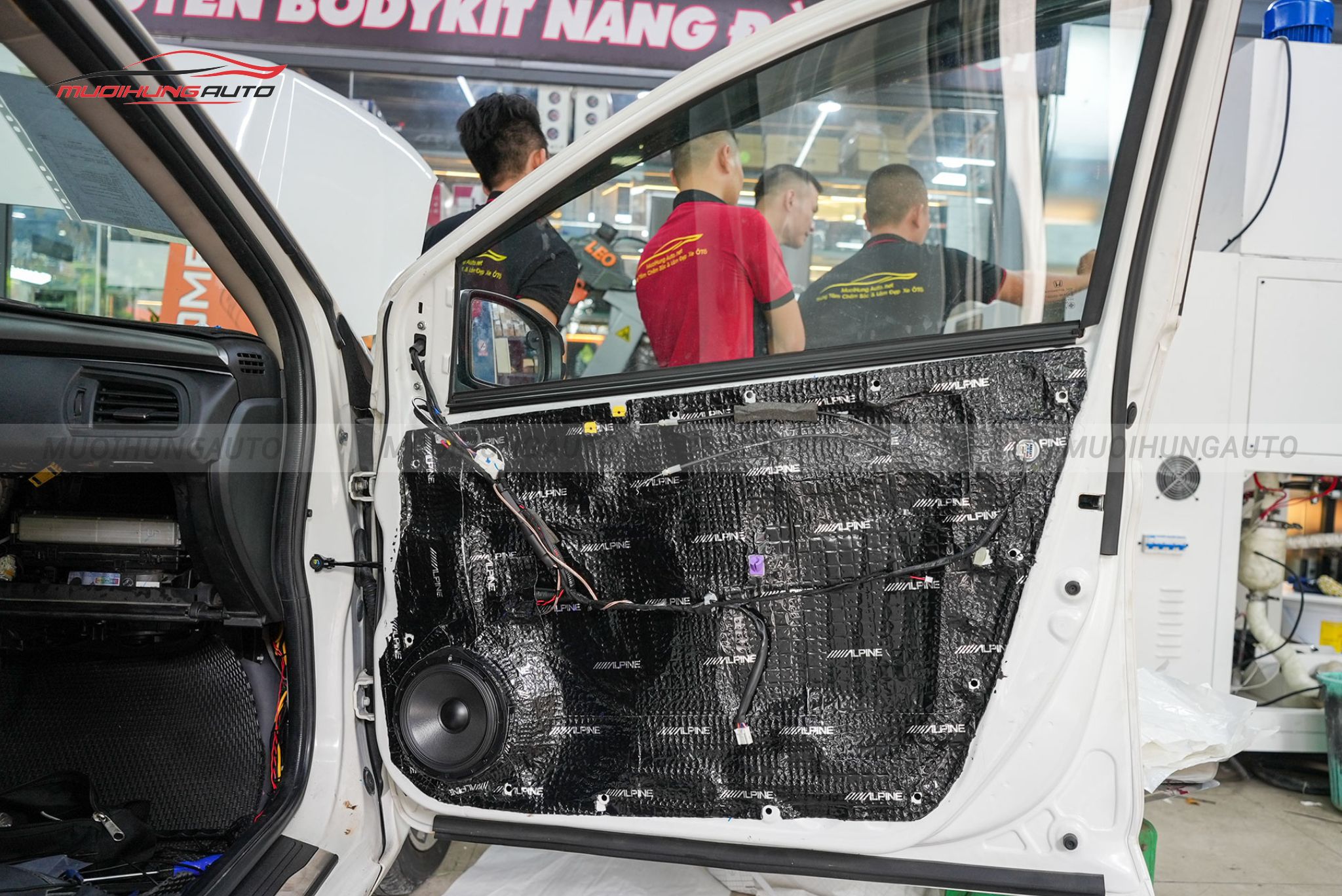 Độ loa cánh ô tô Honda City 2014