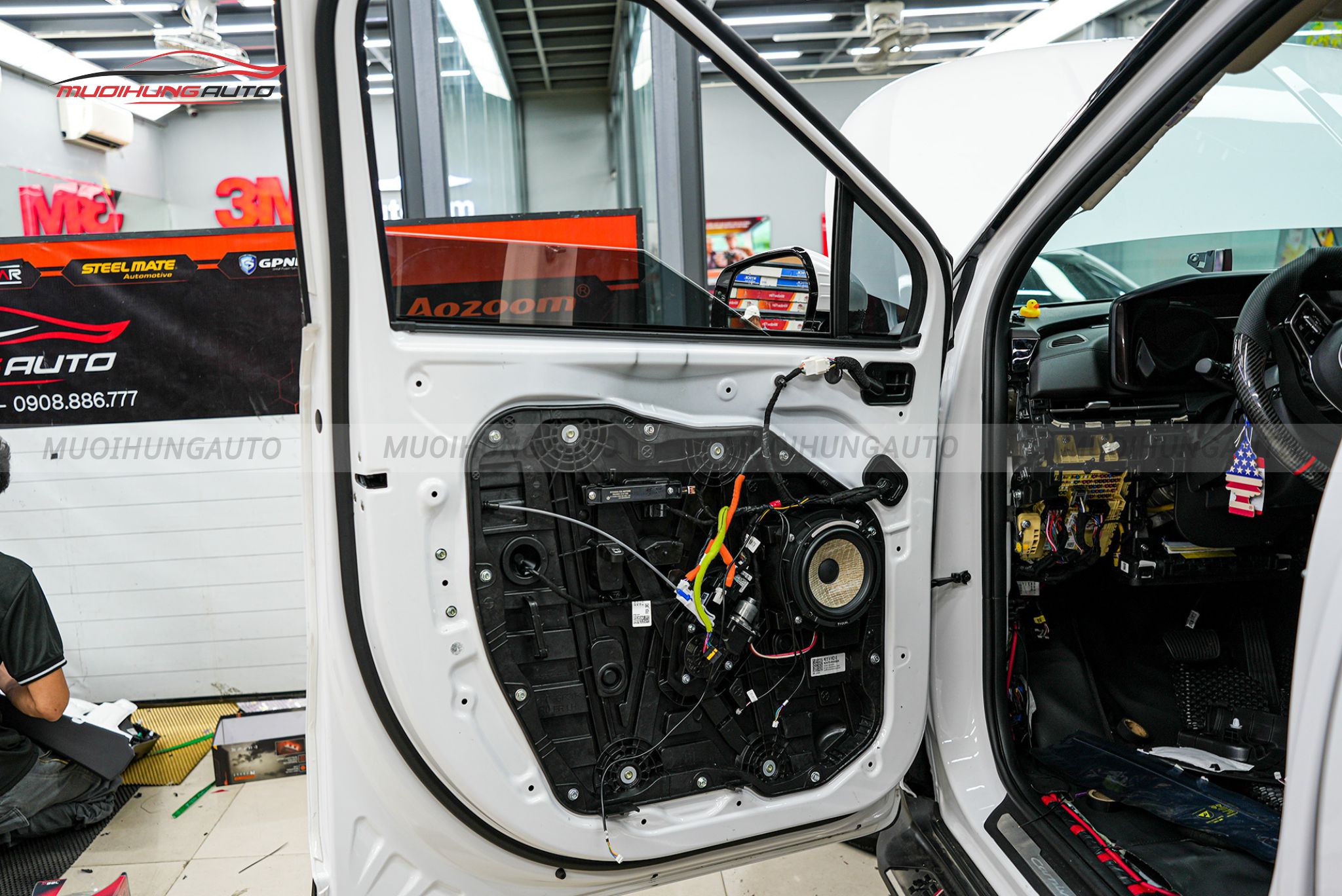 Độ loa cánh ô tô Kia Carnival