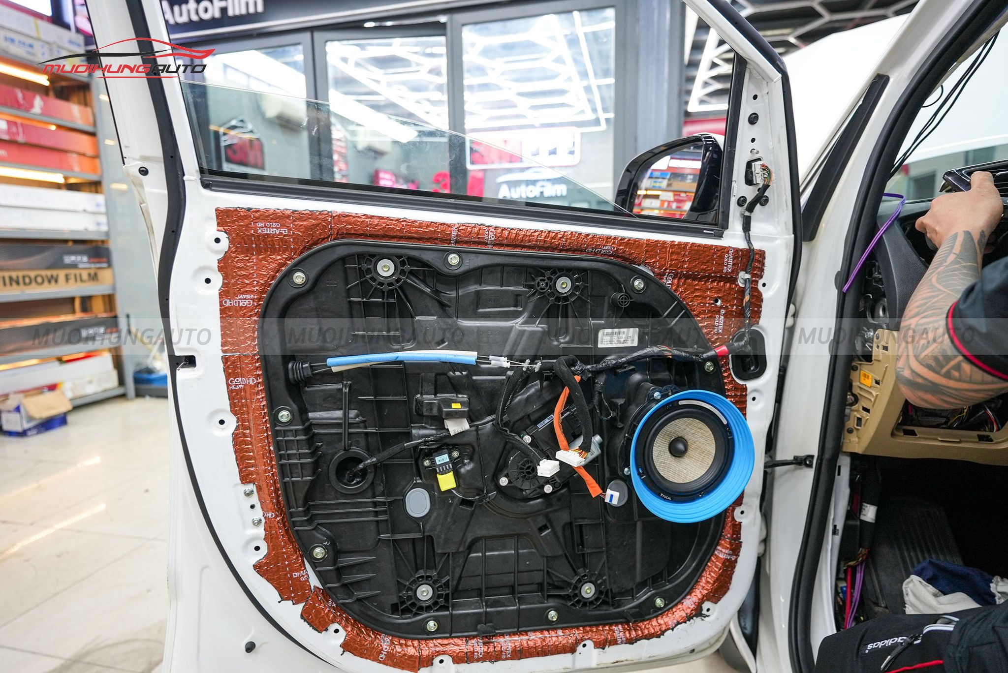 Độ loa cánh ô tô Kia Sedona 2018