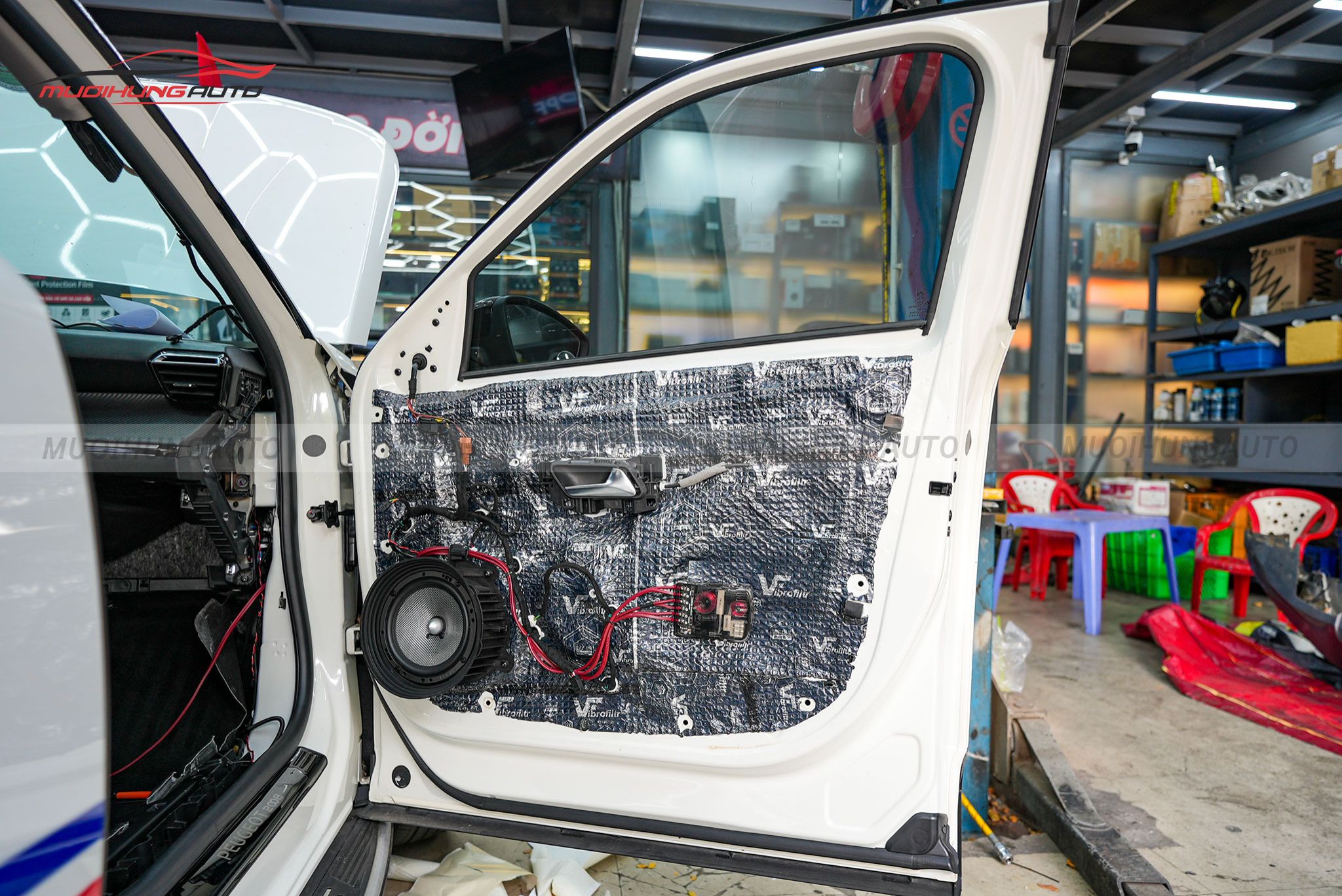 Độ loa cánh ô tô Peugeot 2008