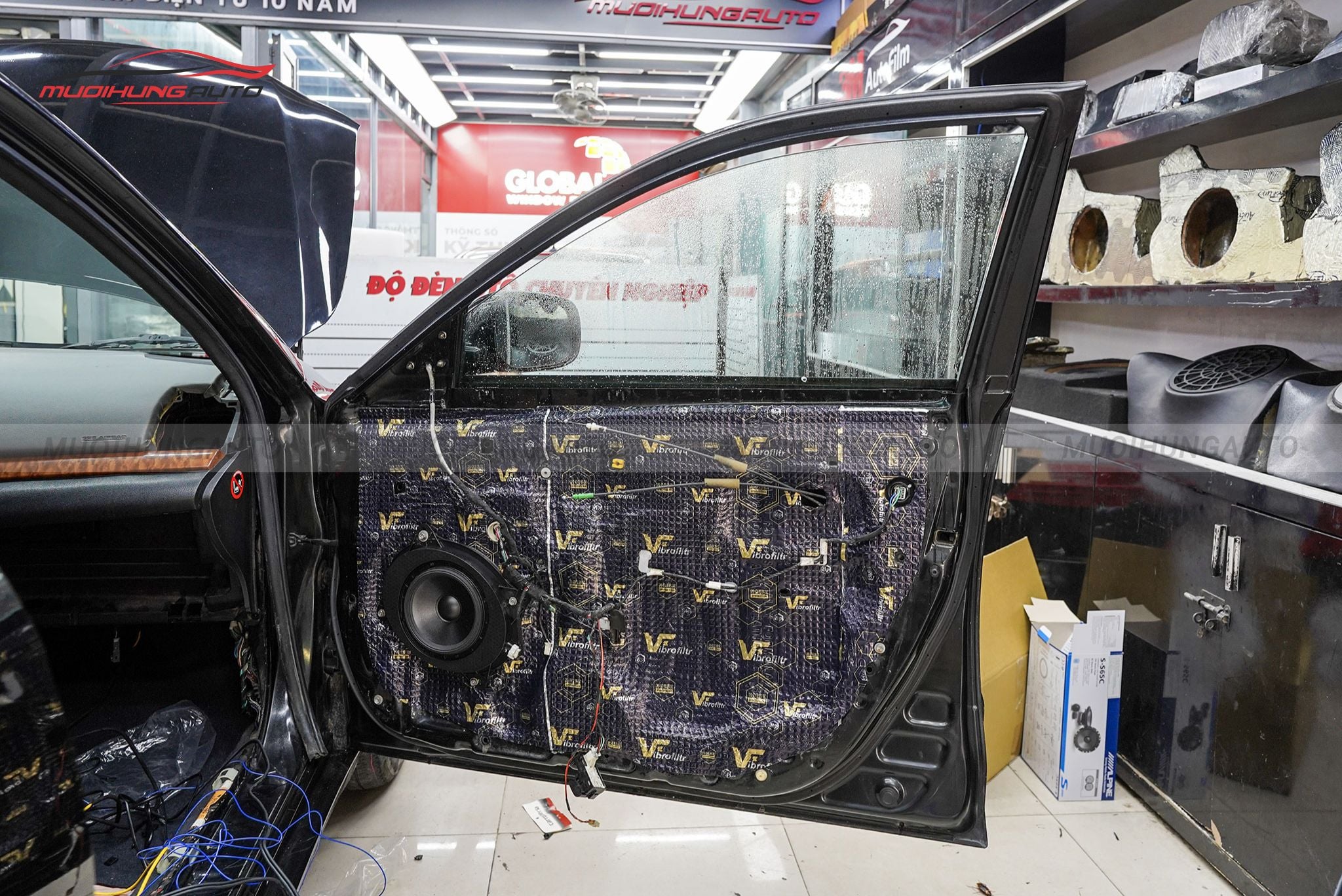 Độ loa cánh ô tô Toyota Camry 2008