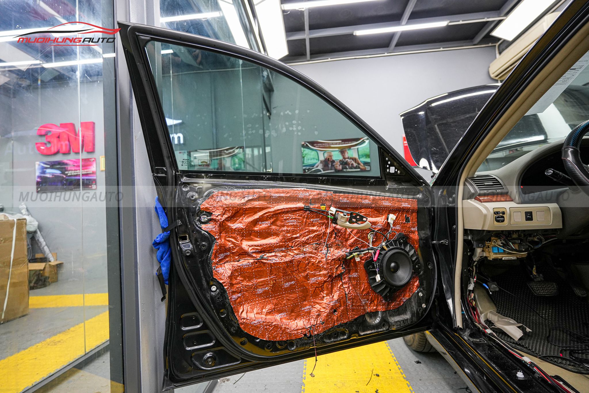 Độ loa cánh ô tô Toyota Camry 2009