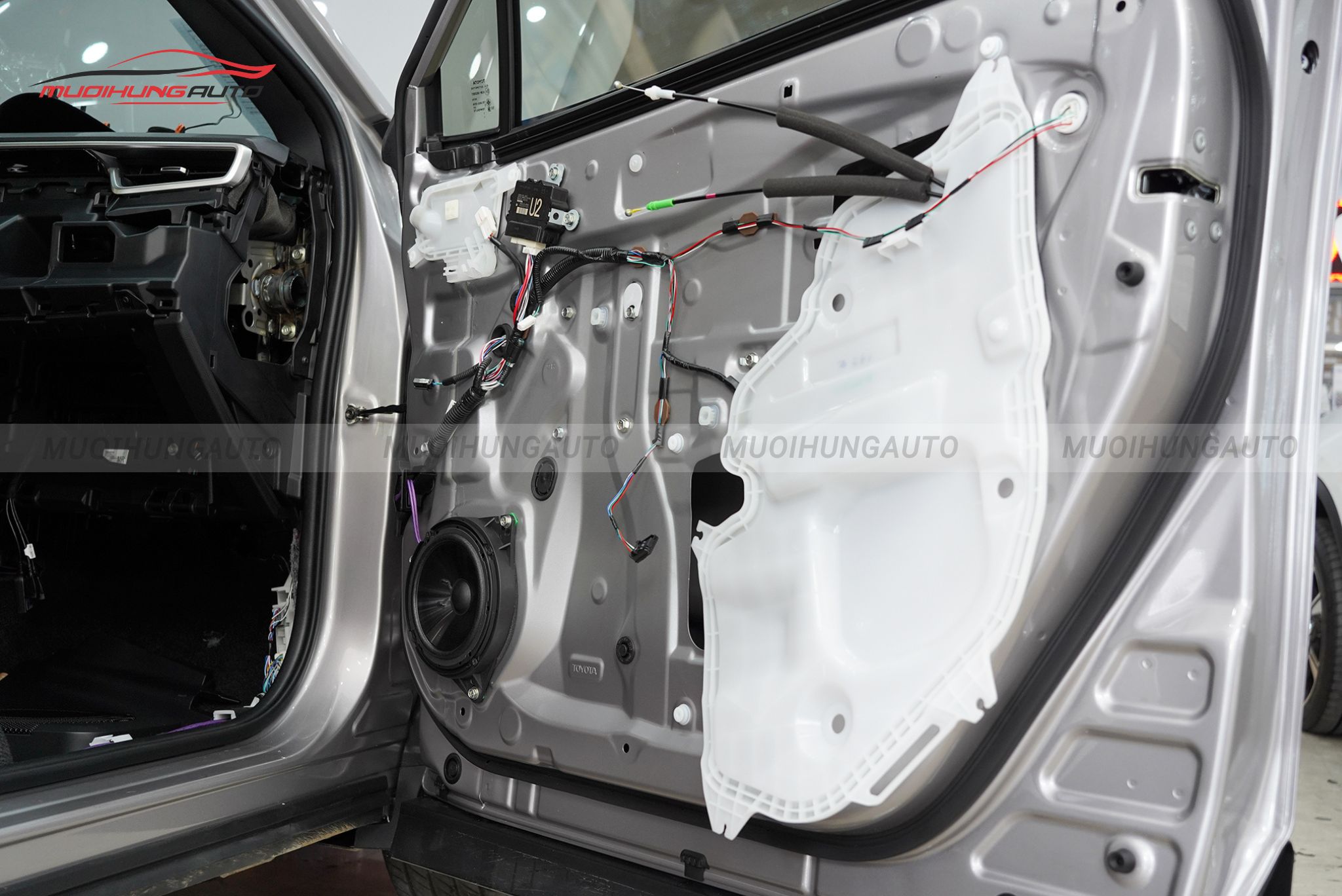 Độ loa cánh ô tô Toyota Corolla Cross