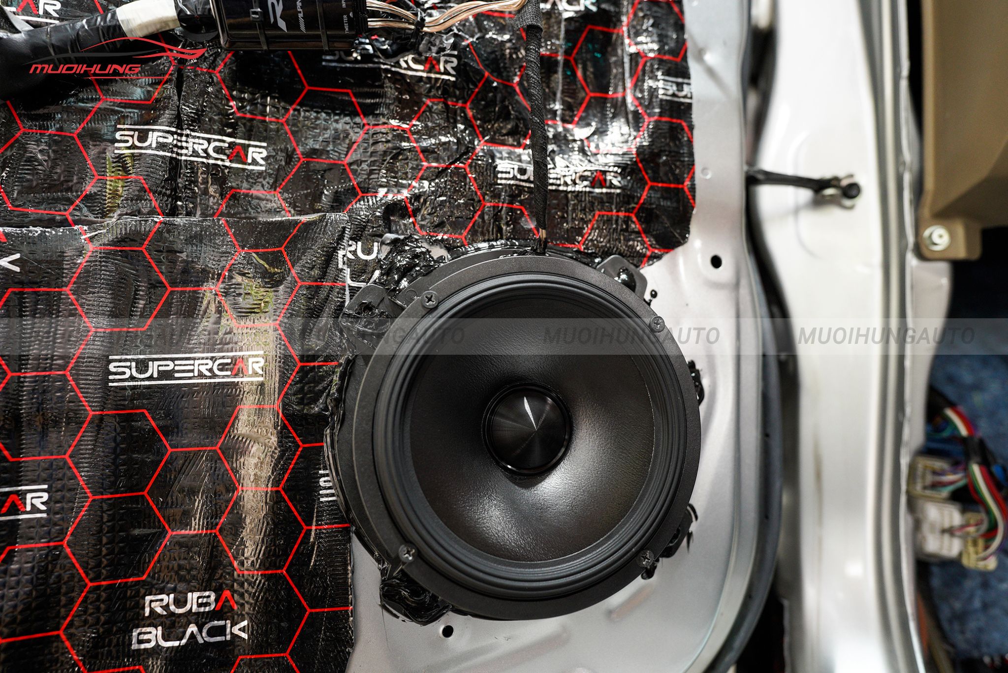 Độ loa cánh ô tô Toyota Fortuner 2014