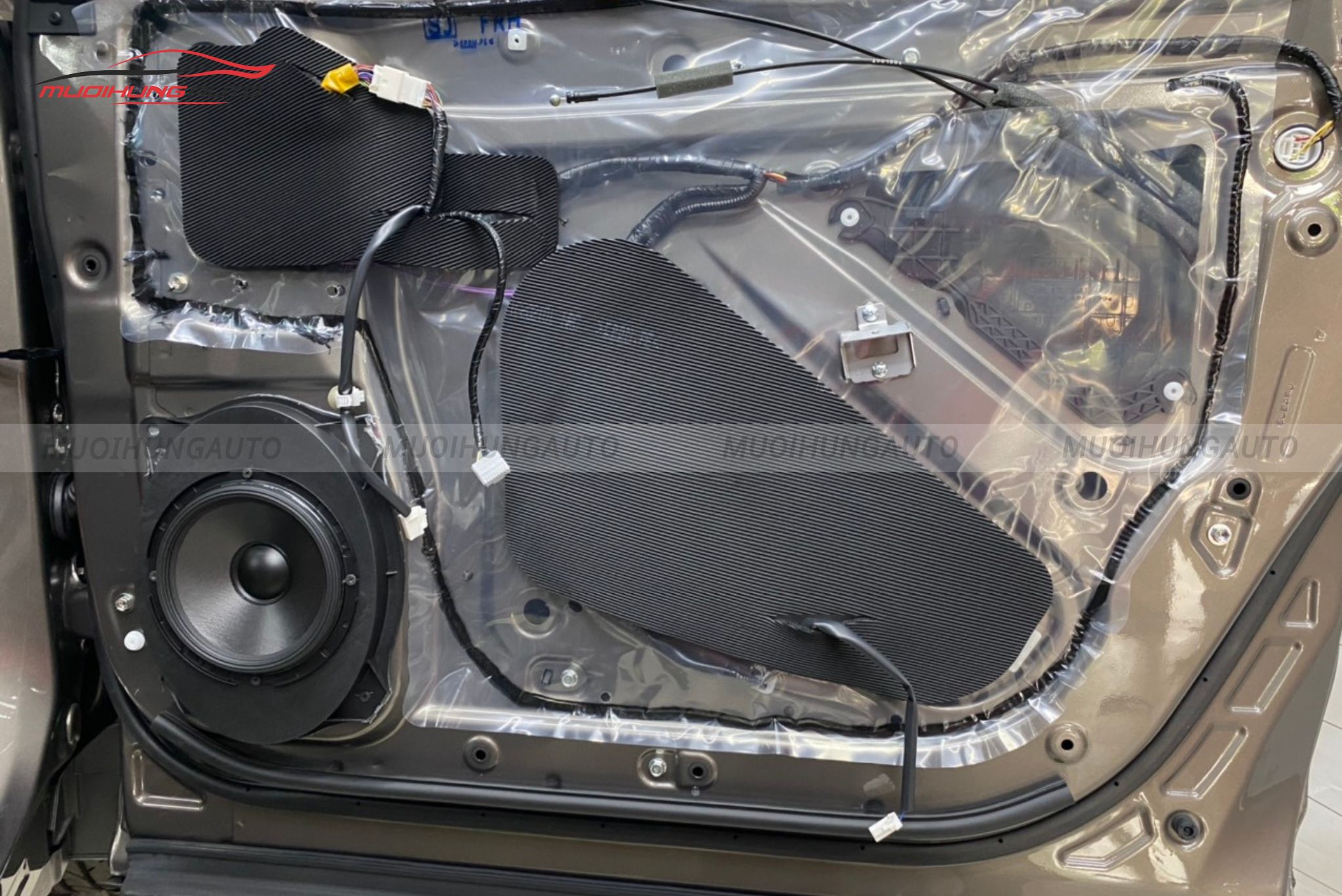 Độ loa cánh Subaru Forester