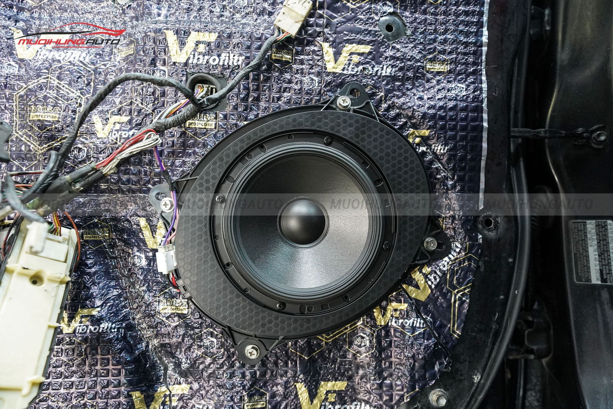 Độ loa cánh Toyota Camry 2008