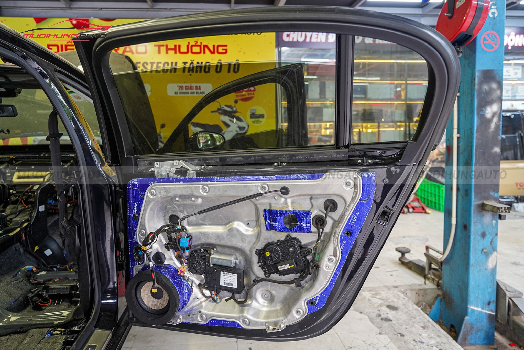 Độ loa cánh xe Bentley