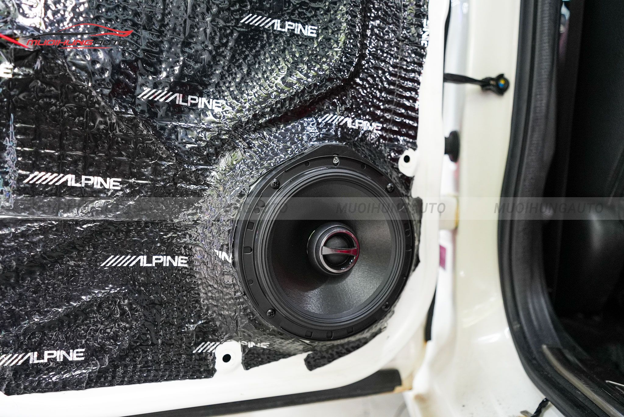 Độ loa cánh xe Honda City 2014