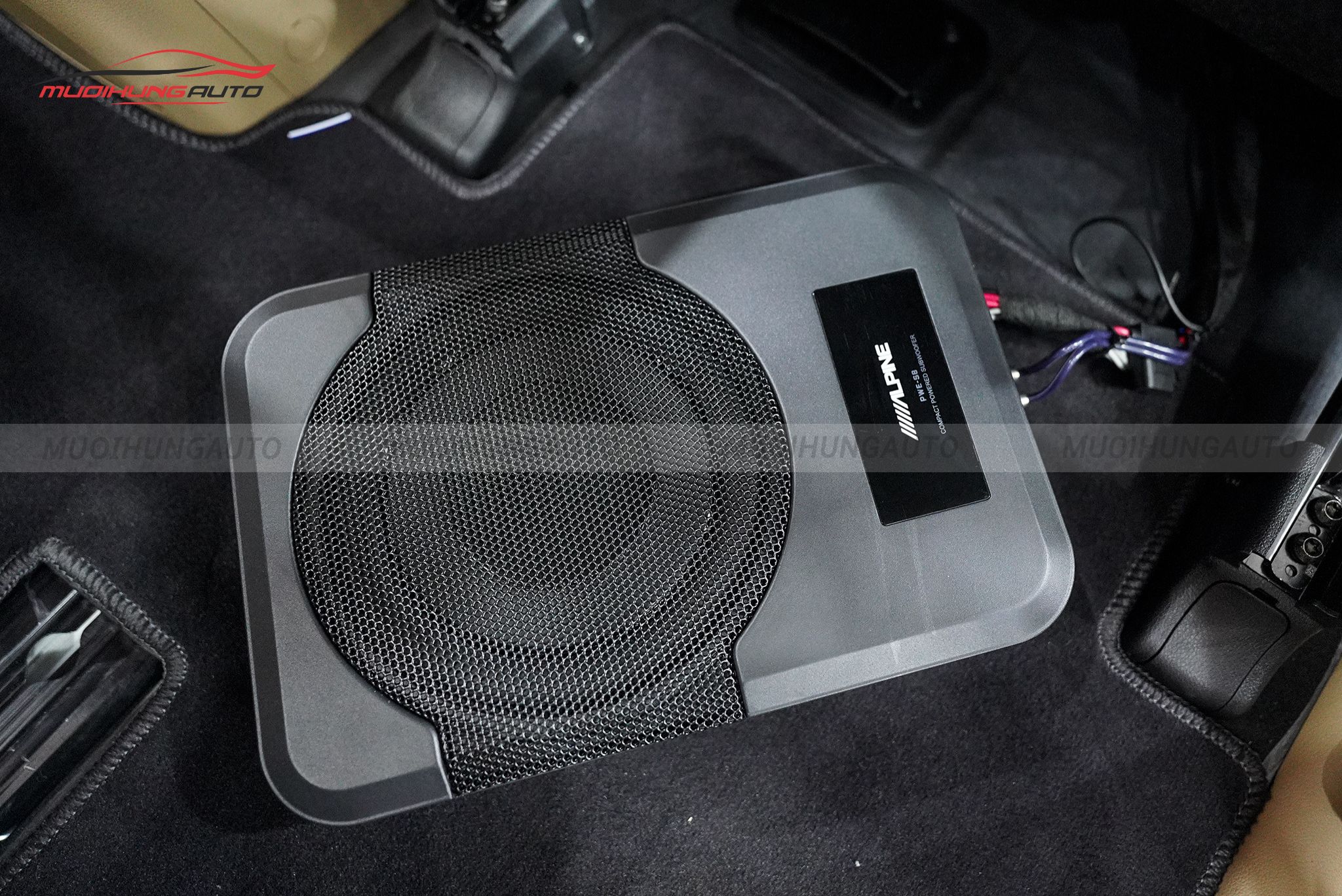 Độ loa sub cho Kia Sedona