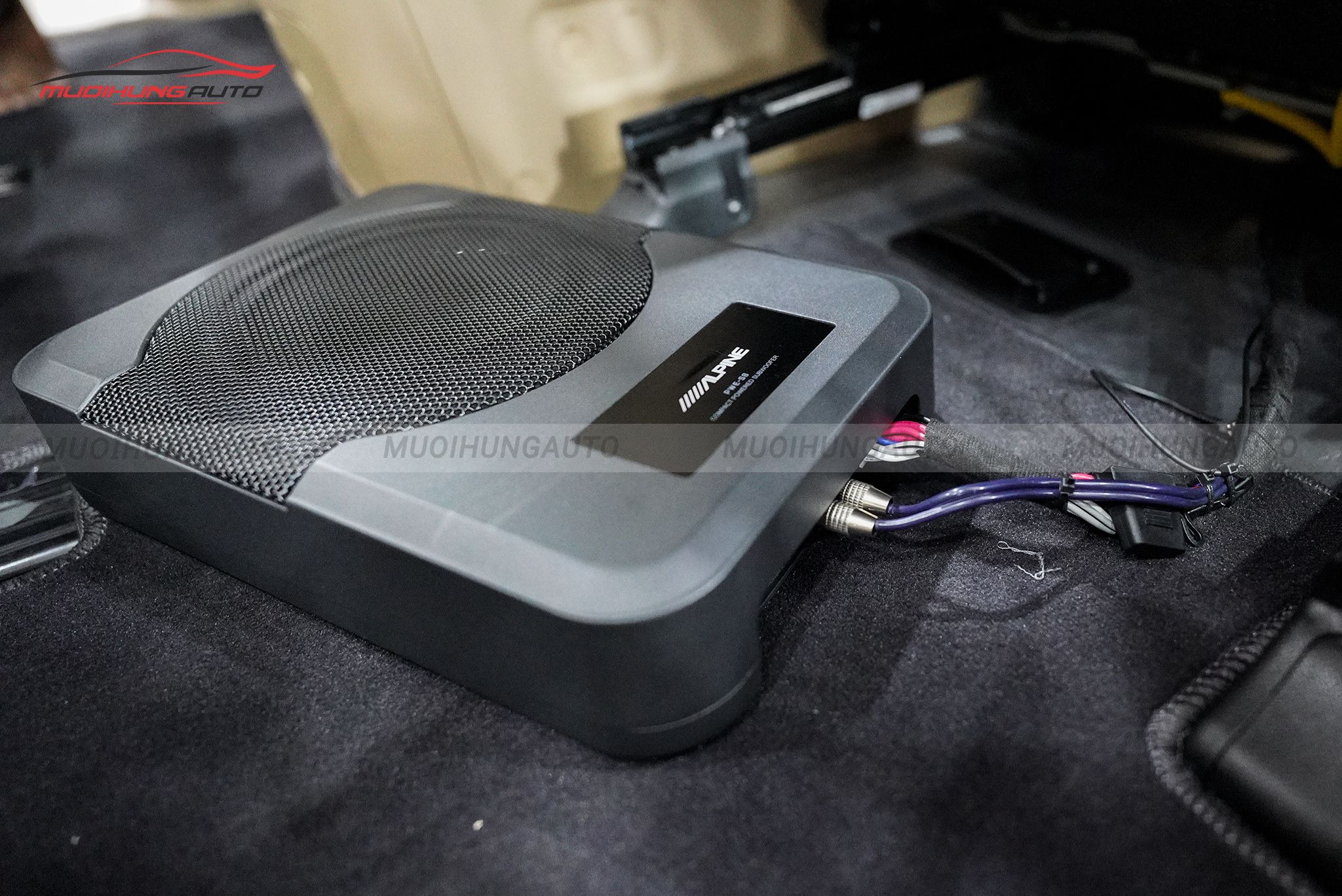 Độ loa sub cho ô tô Kia Sedona