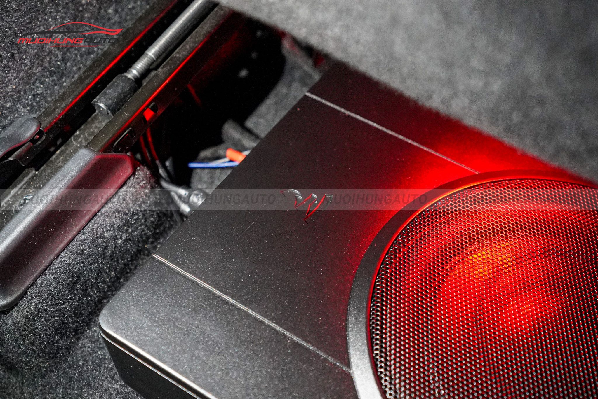 Độ loa sub cho ô tô Toyota Camry 2022