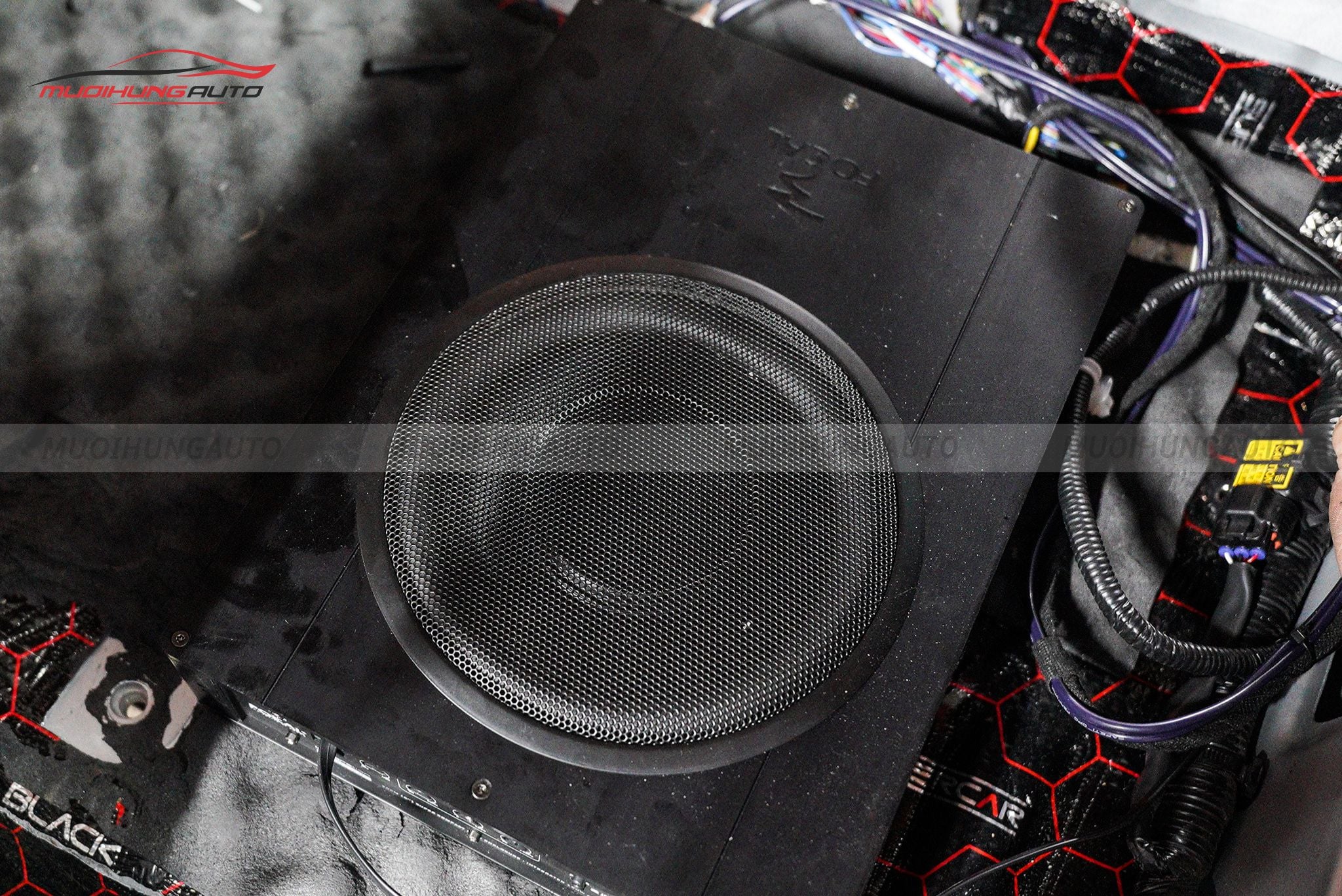 Độ loa sub cho ô tô Toyota Fortuner 2014
