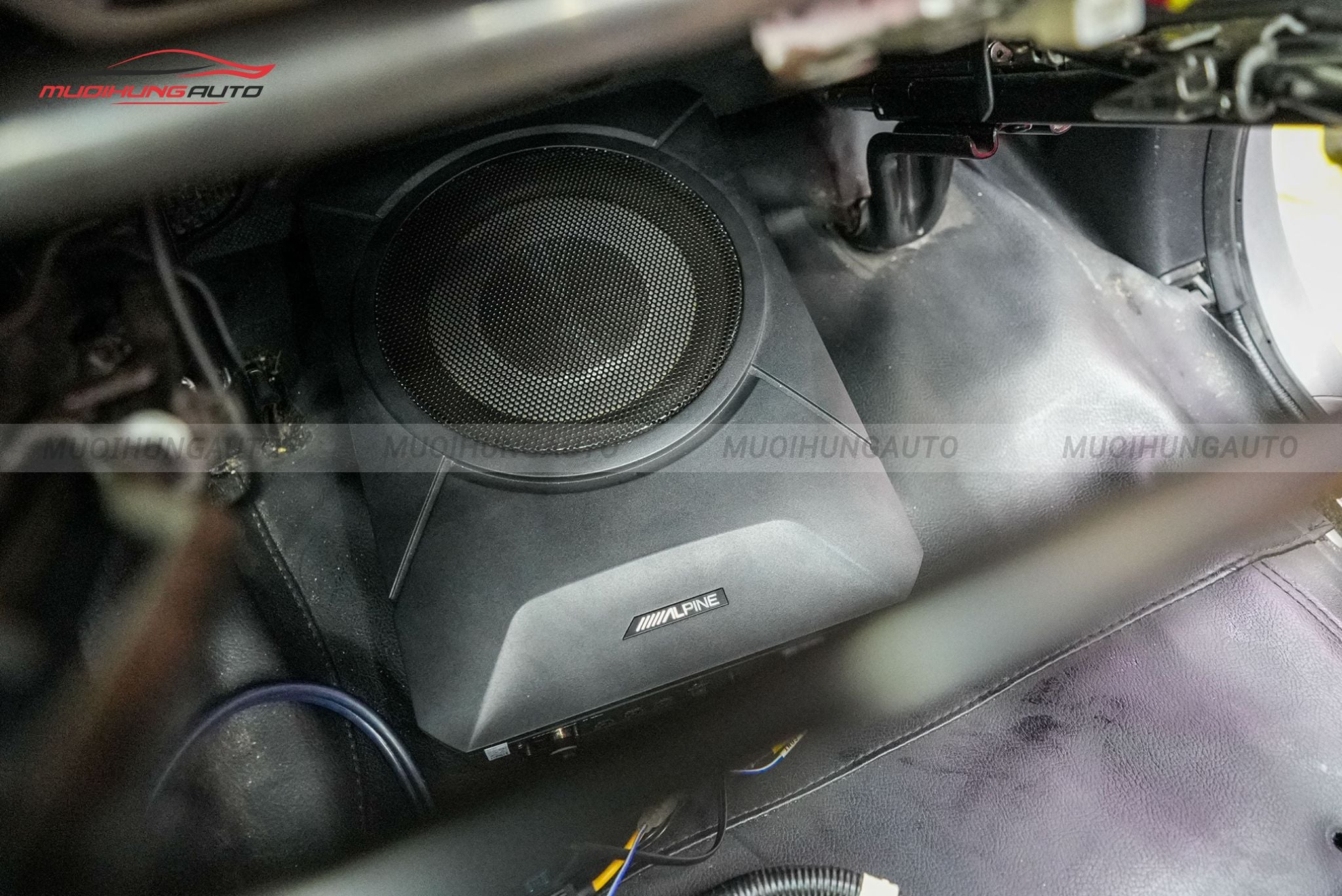 Độ loa sub cho Toyota Innova 2018