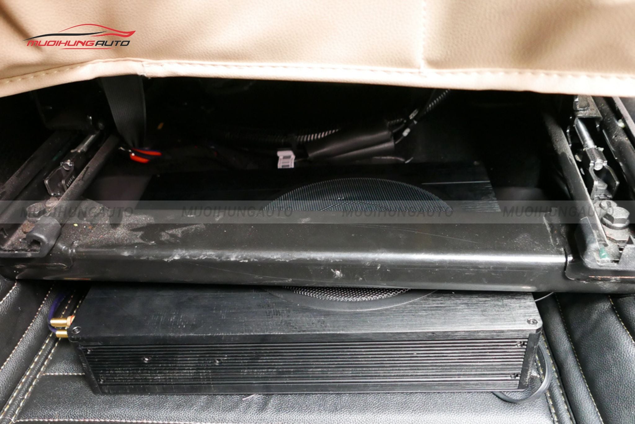 Độ loa sub cho xe Ford Explorer