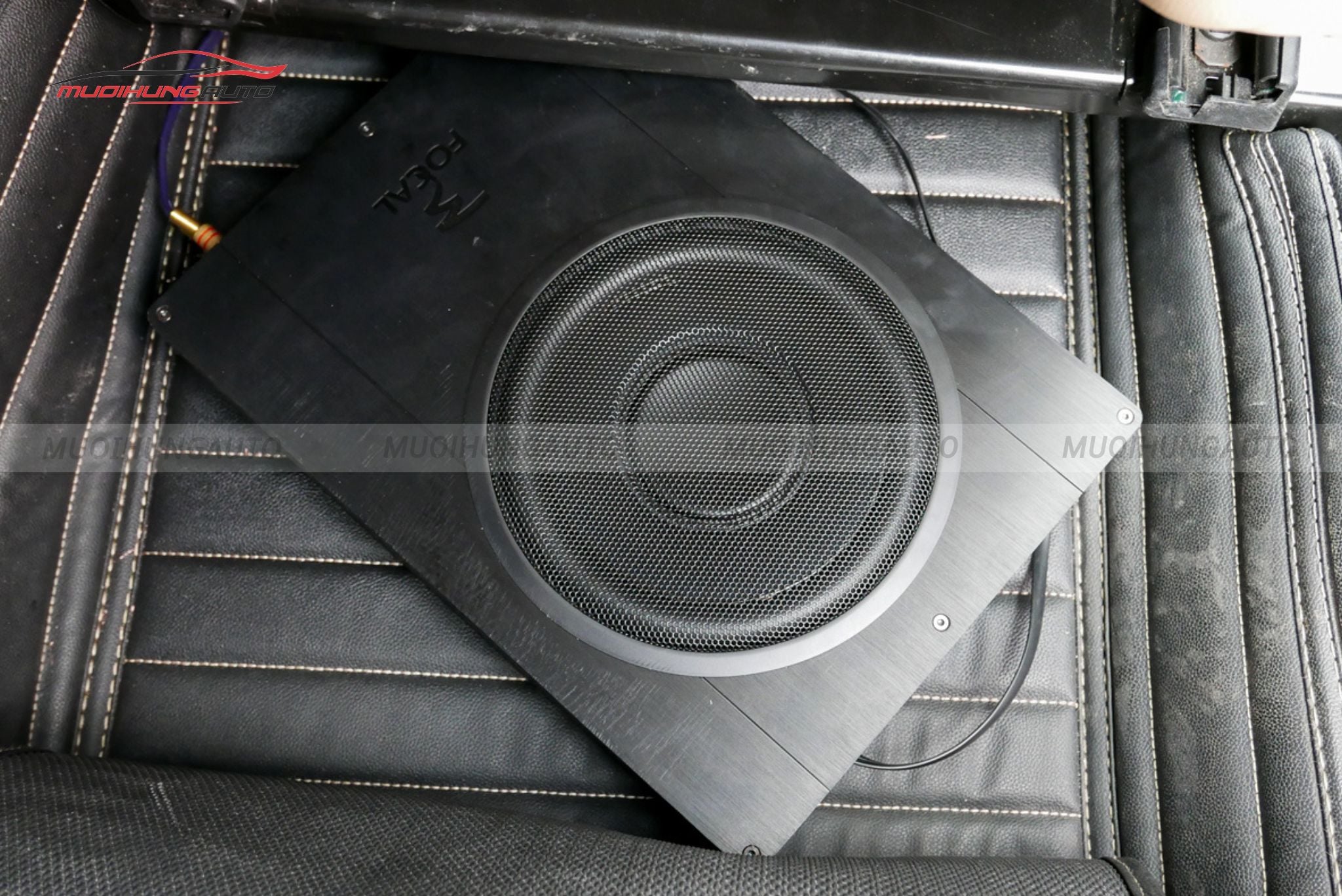 Độ loa sub Ford Explorer