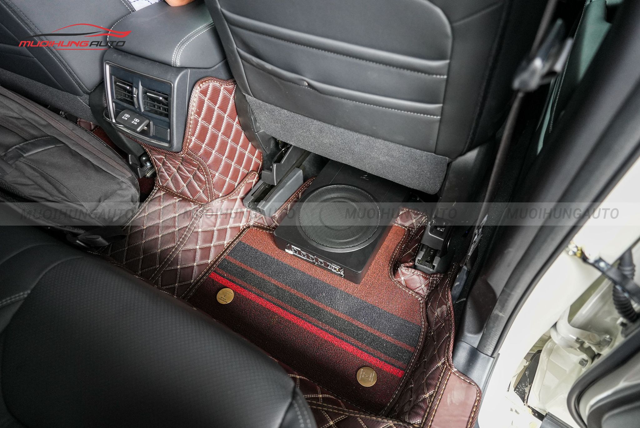 Độ loa sub gầm ghế xe Subaru Forester 2022