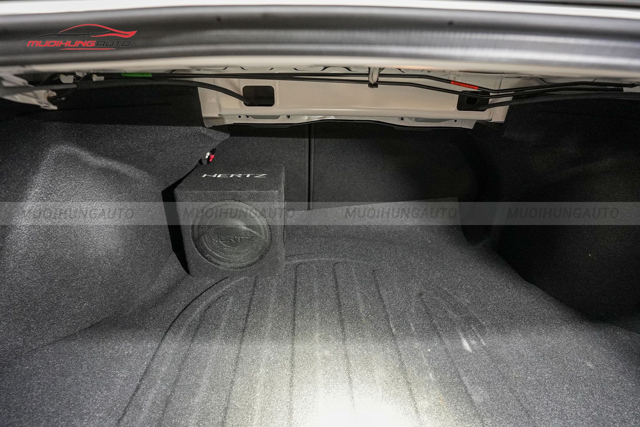 Độ loa sub Hyundai Elantra 2023