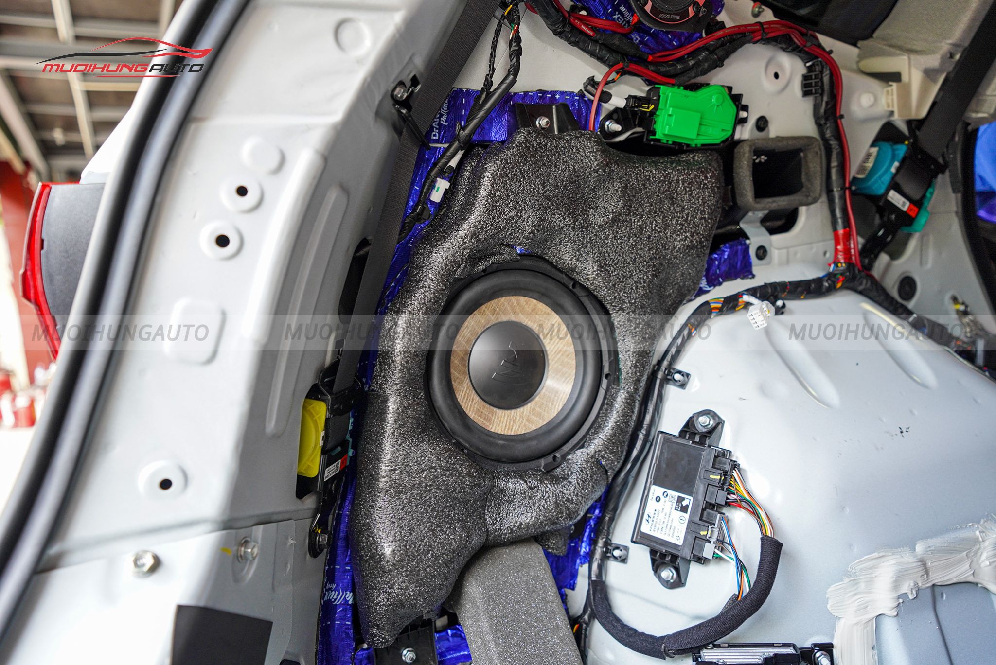 Độ loa sub Hyundai Santafe 2022