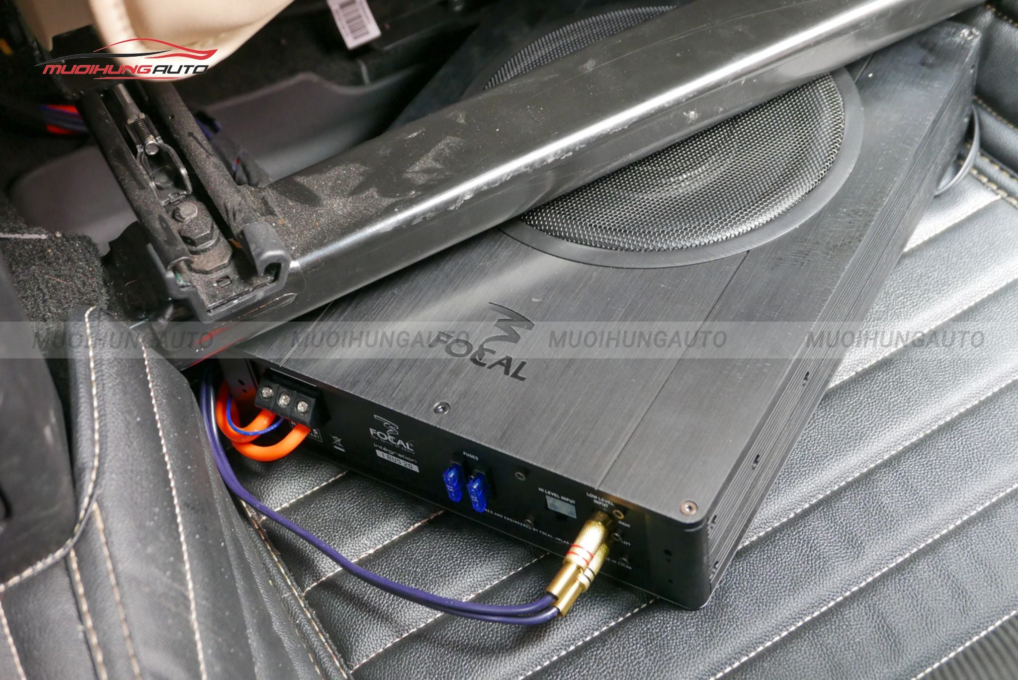 Độ loa sub ô tô Ford Explorer