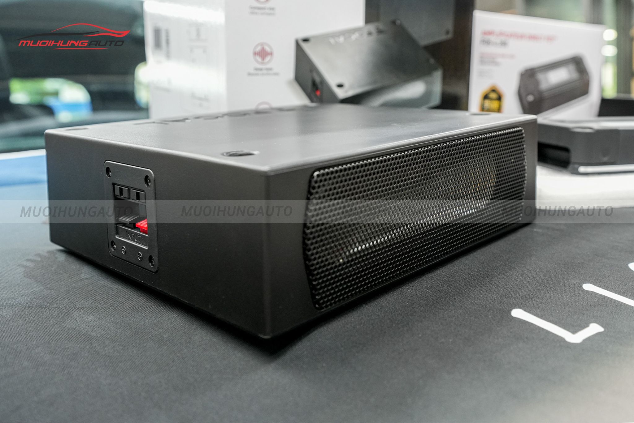 Độ loa sub Peugeot 5008