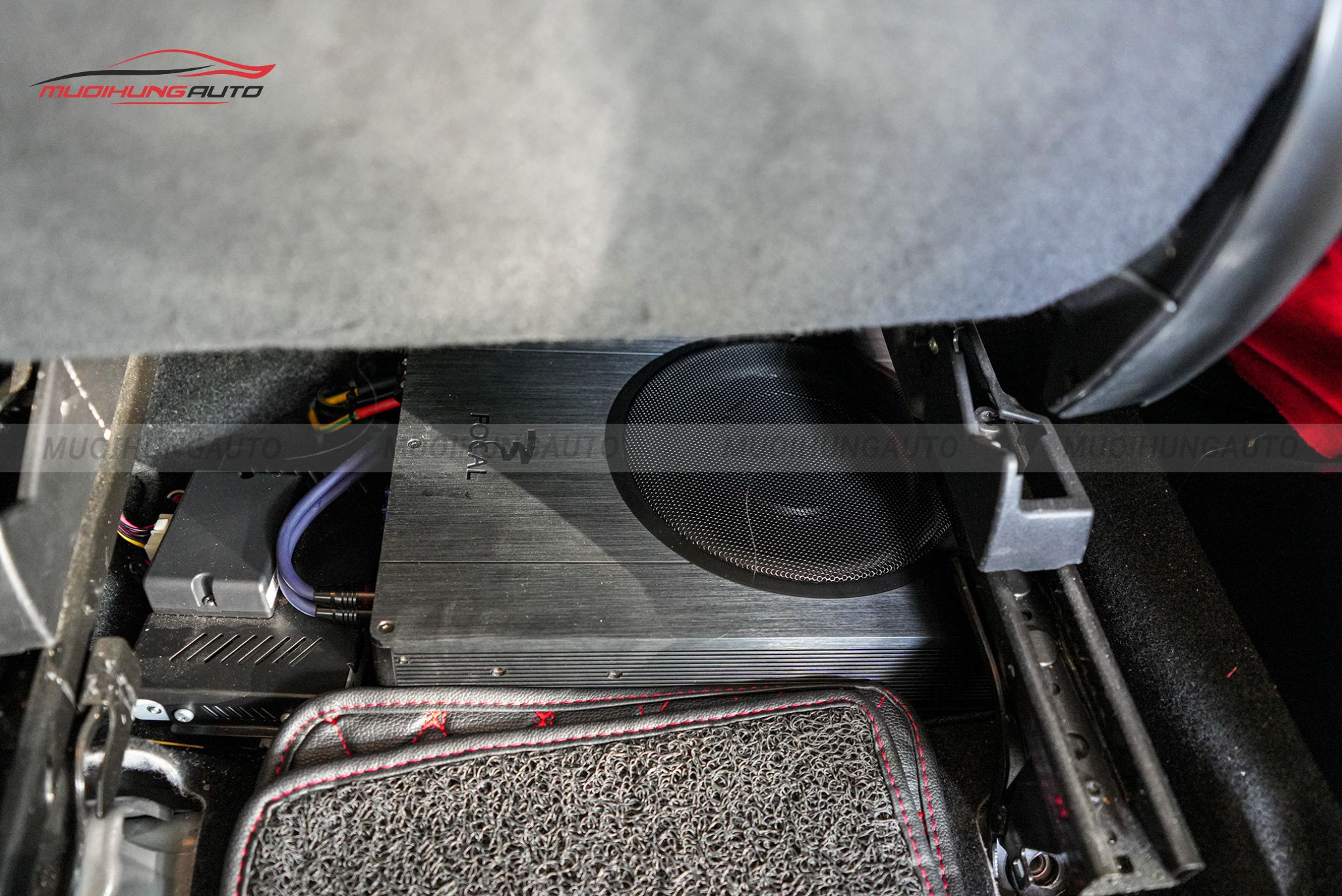 Độ loa sub Subaru Forester 2021