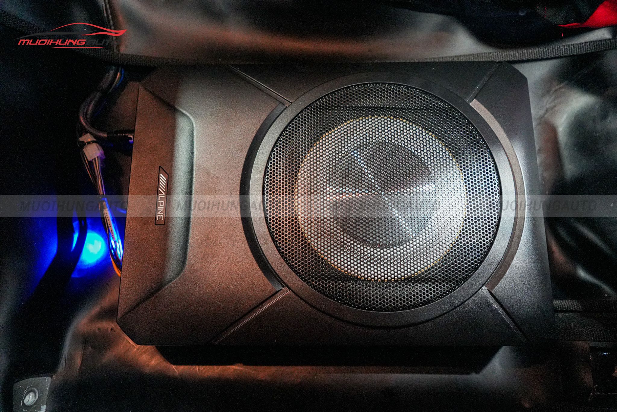 Độ loa sub Toyota Altis 2017