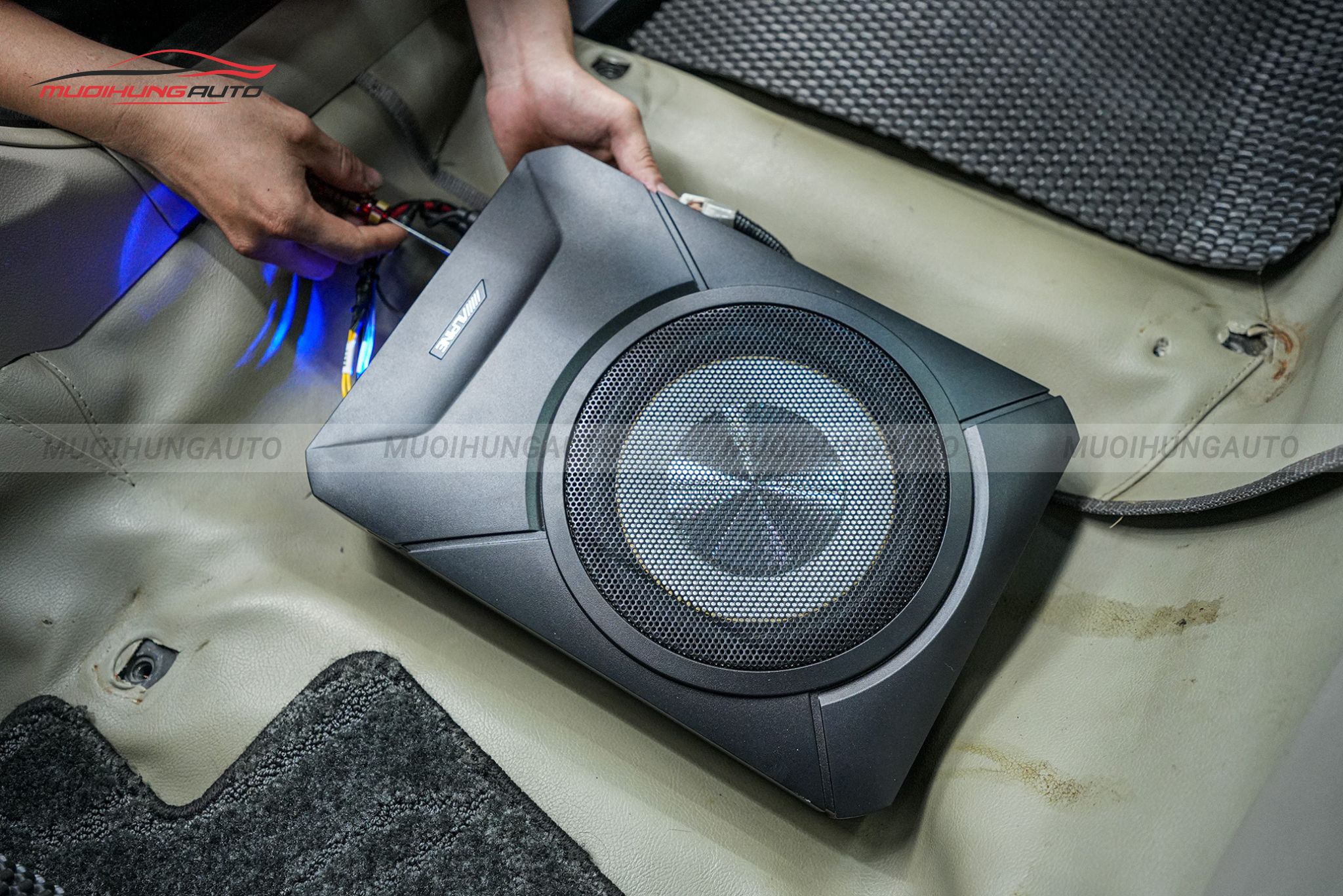 Độ loa sub Toyota Camry 2009