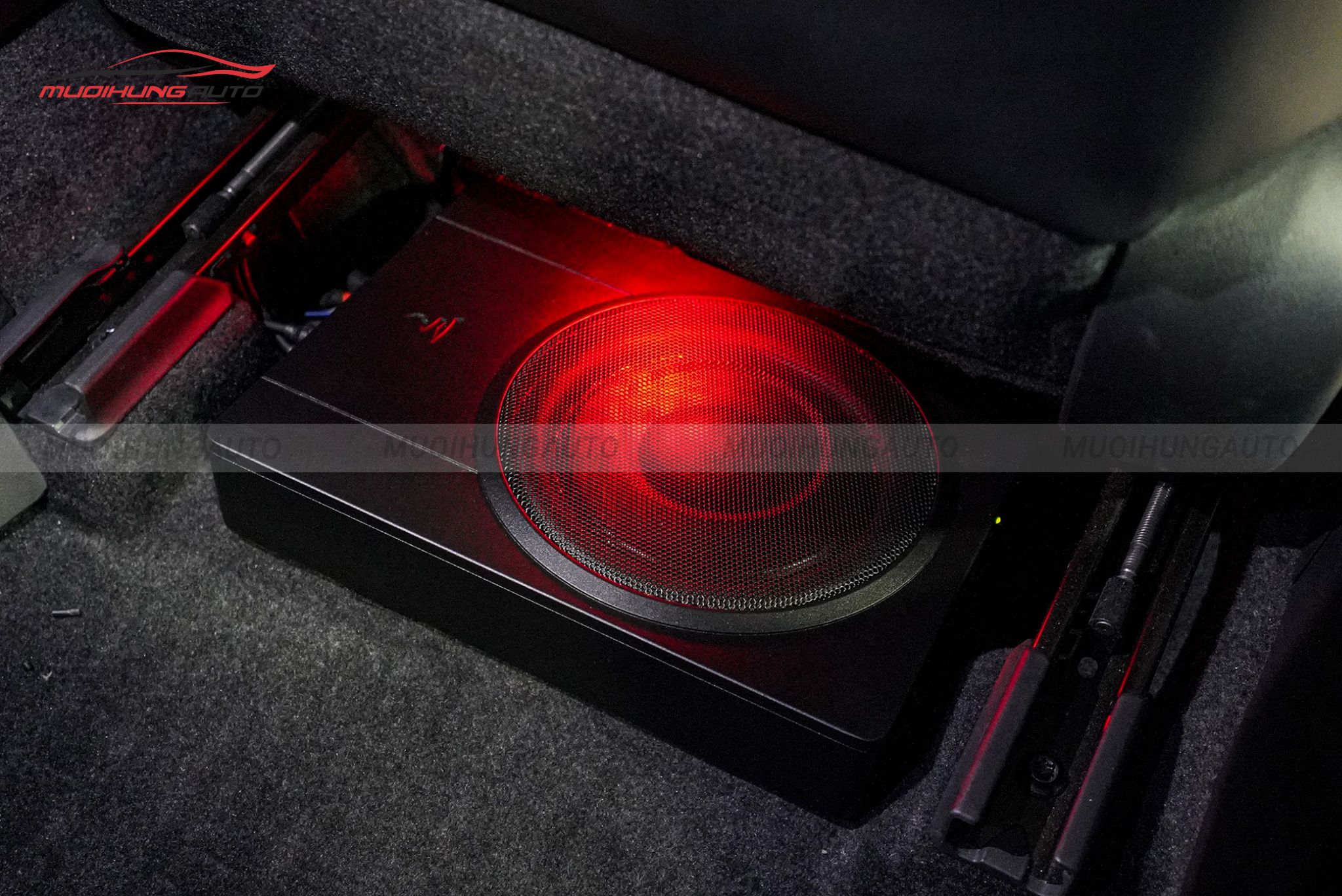 Độ loa sub Toyota Camry 2022