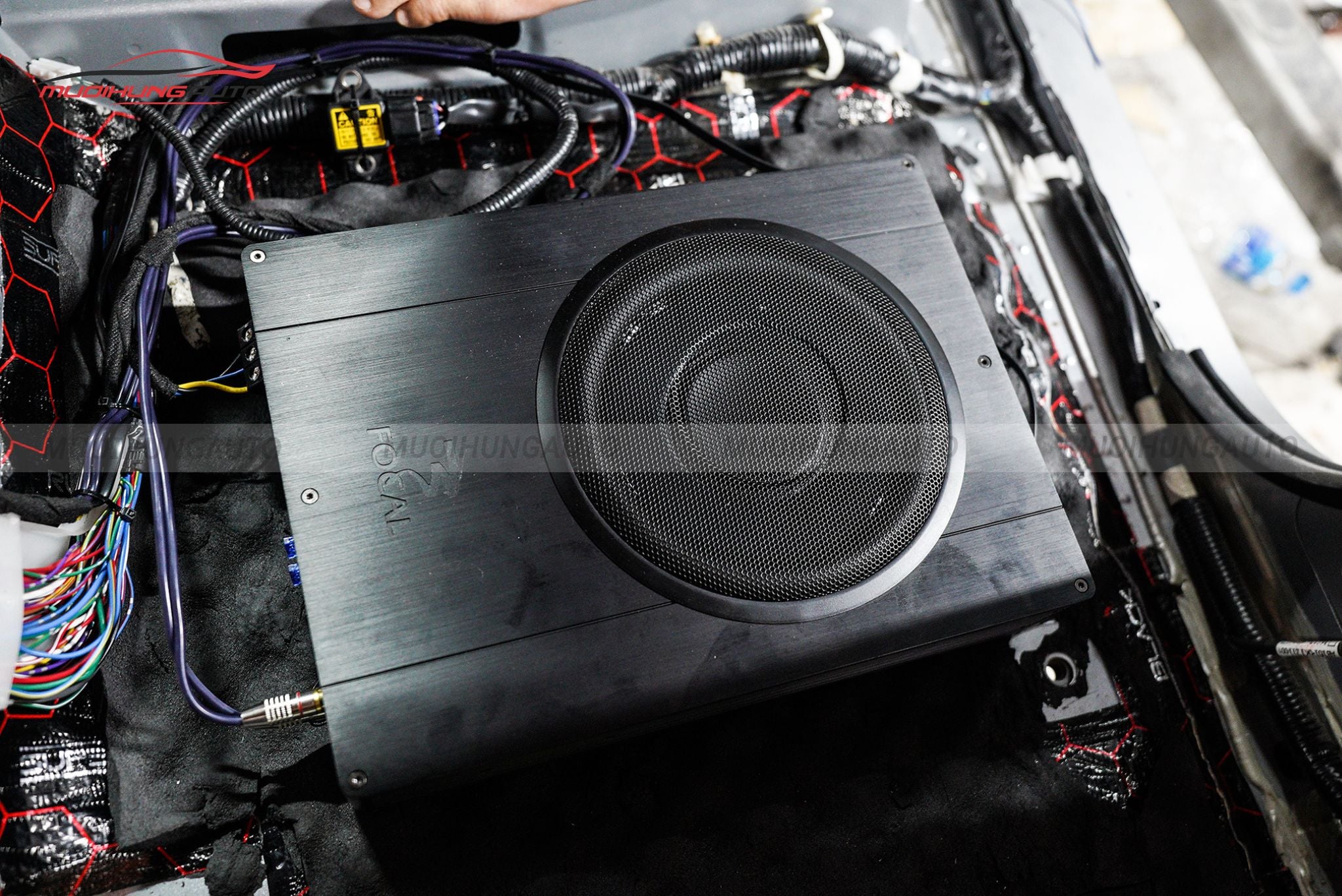 Độ loa sub Toyota Fortuner 2014