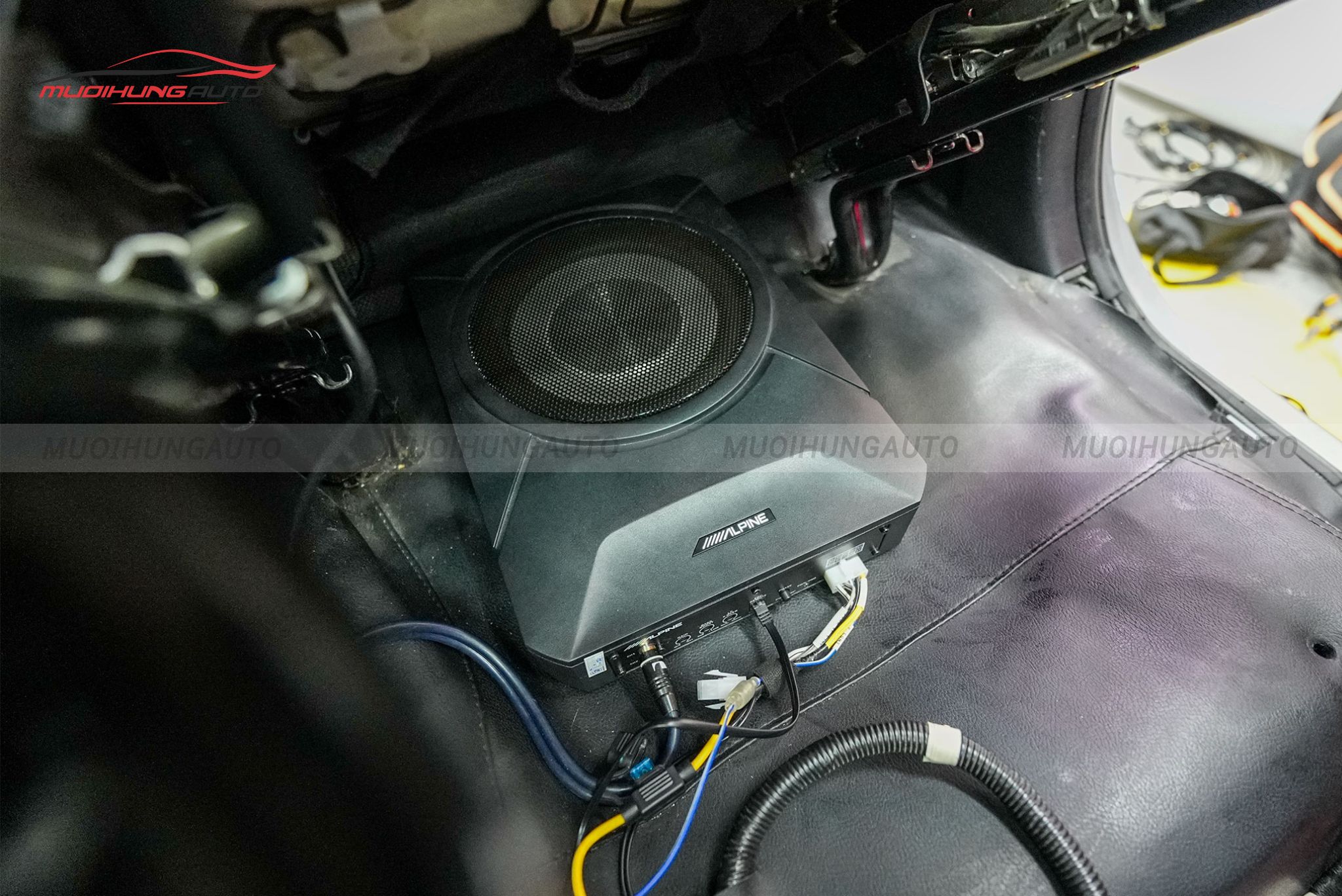 Độ loa sub Toyota Innova 2018