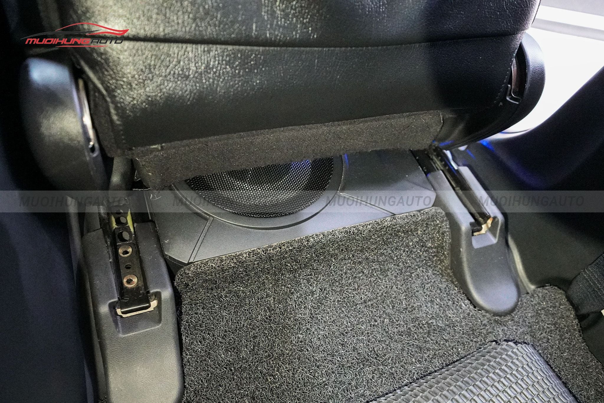 Độ loa sub xe Honda City 2014