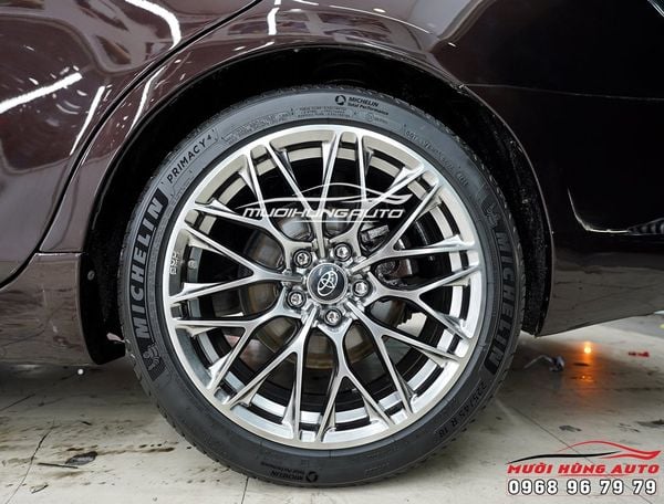 Hô Biến Toyota Camry 10 Năm Tuổi Lên Diện Mạo Mới Tại TPHCM