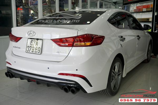 Độ pô Akrapovic thể thao Hyundai Elantra mới nhất 2019 02