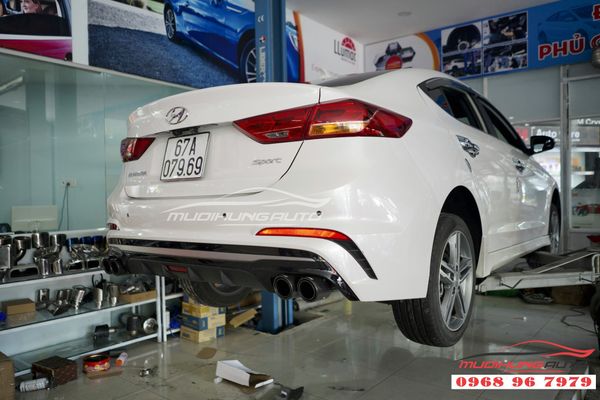 Độ pô Akrapovic thể thao Hyundai Elantra mới nhất 2019 08